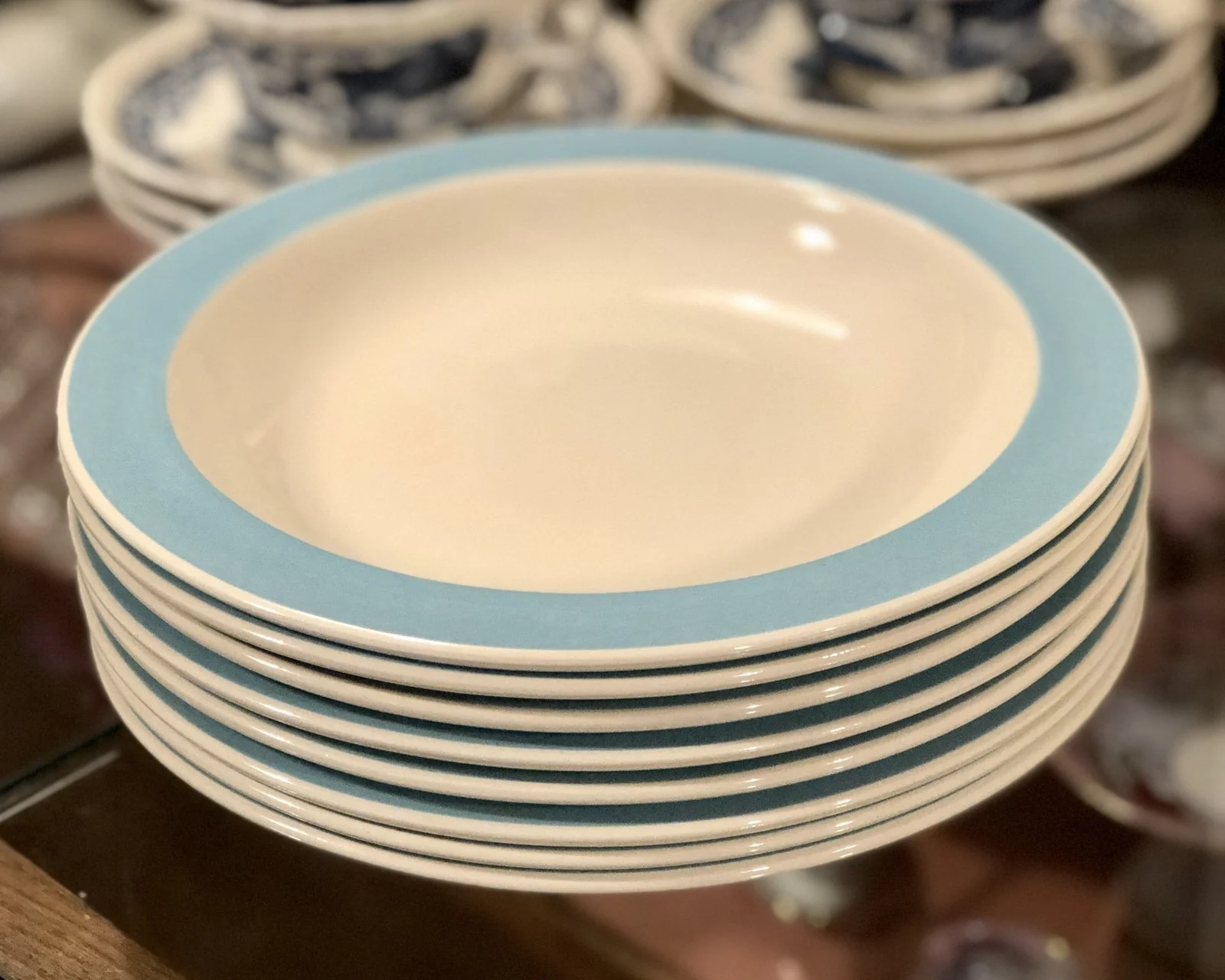 Bord diep model, azuurblauw Keralux. Bord diep model, azuurblauw Keralux.