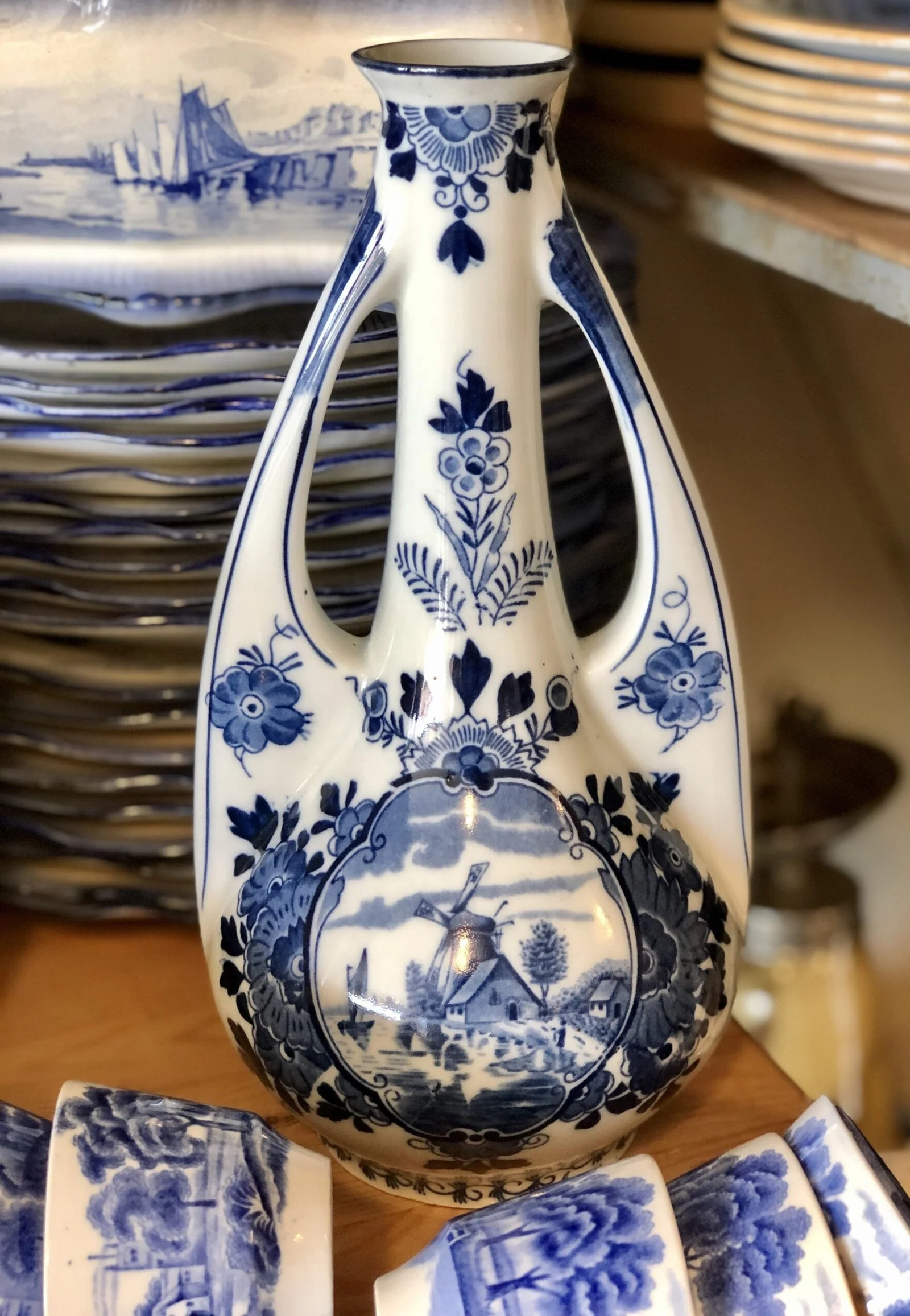 Vaas met oren – Mosa / Louis Regout – décor 515 Delfts blauw Vaas met oren – Mosa / Louis Regout – décor 515 Delfts blauw