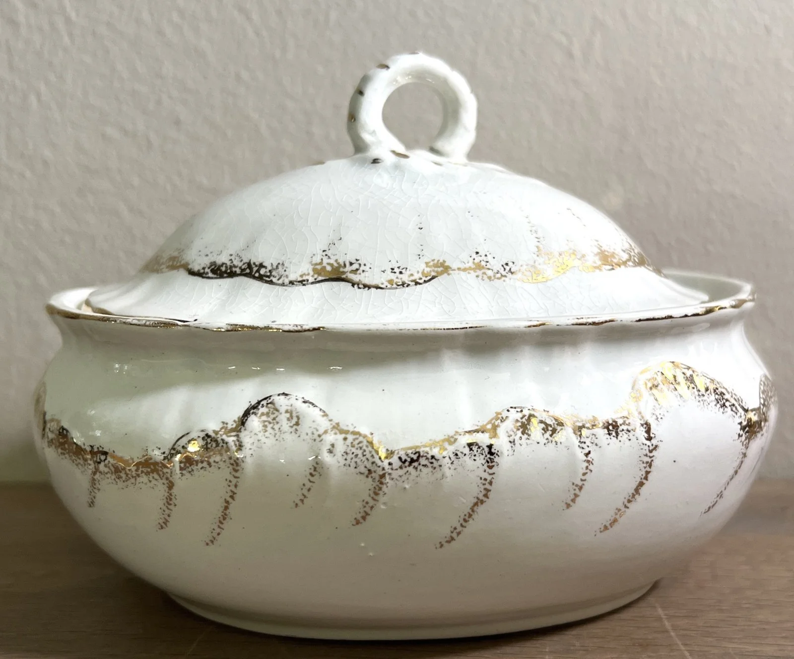 Terrine – klein model met deksel – Nimy – wit/crème met goudversiering