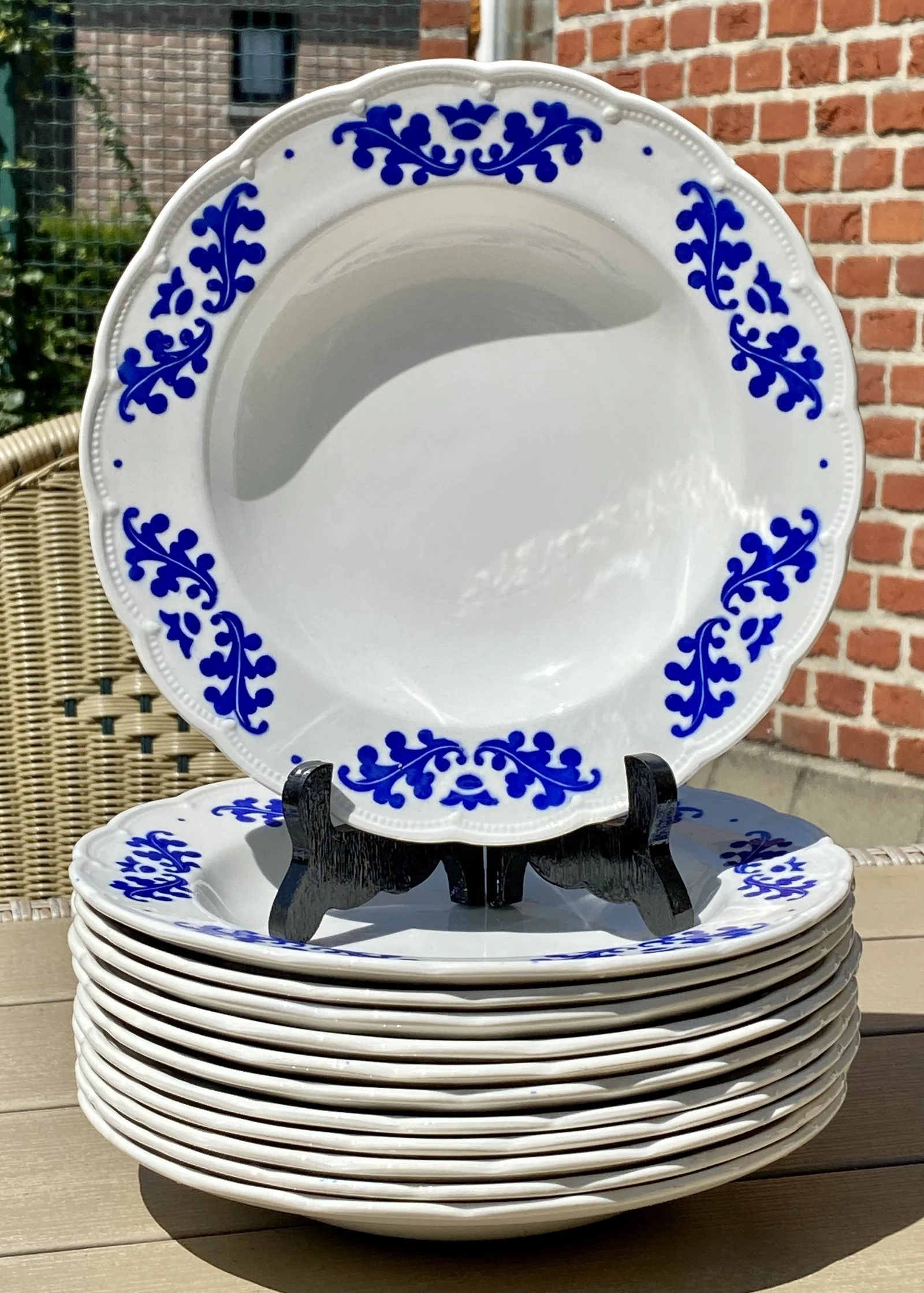 Diep bord / soepbord / pastabord – Boch – vorm FESTIVAL – décor CORONATION blauw (EIKENBLAD) Diep bord / soepbord / pastabord – Boch – vorm FESTIVAL – décor CORONATION blauw (EIKENBLAD)