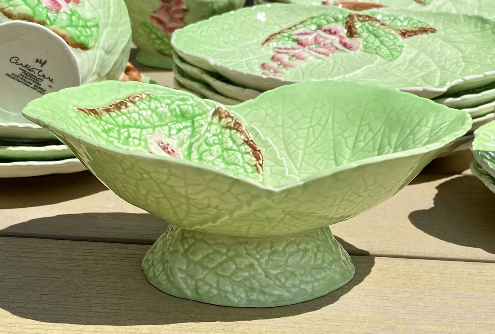 Schaaltje op voet – dieper model – CarltonWare – décor FOXGLOVE (ook wel ‘Saladware’ genoemd) Schaaltje op voet – dieper model – CarltonWare – décor FOXGLOVE (ook wel ‘Saladware’ genoemd)