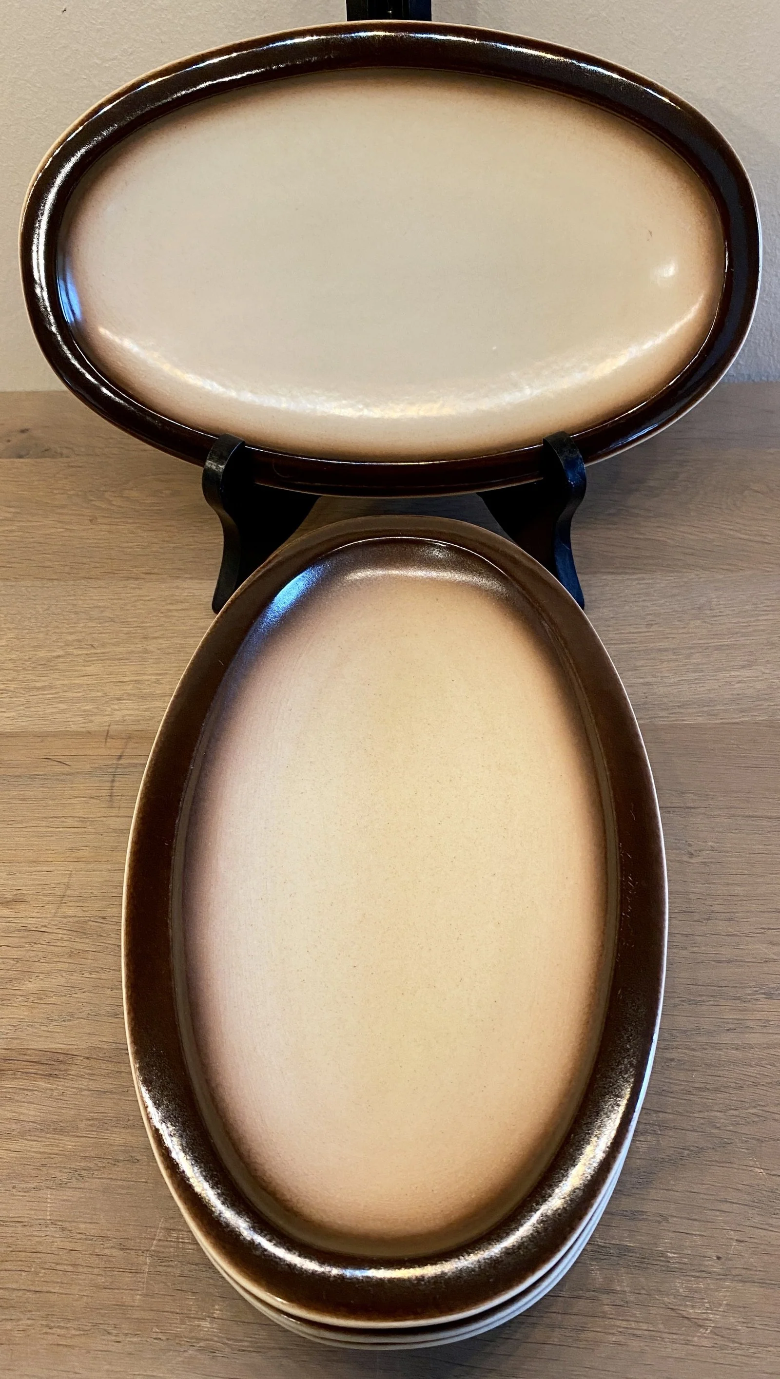 Zuurschaaltje / Ravier – Boch Keramis – décor in bruin/crème uitvoering Zuurschaaltje / Ravier – Boch Keramis – décor in bruin/crème uitvoering