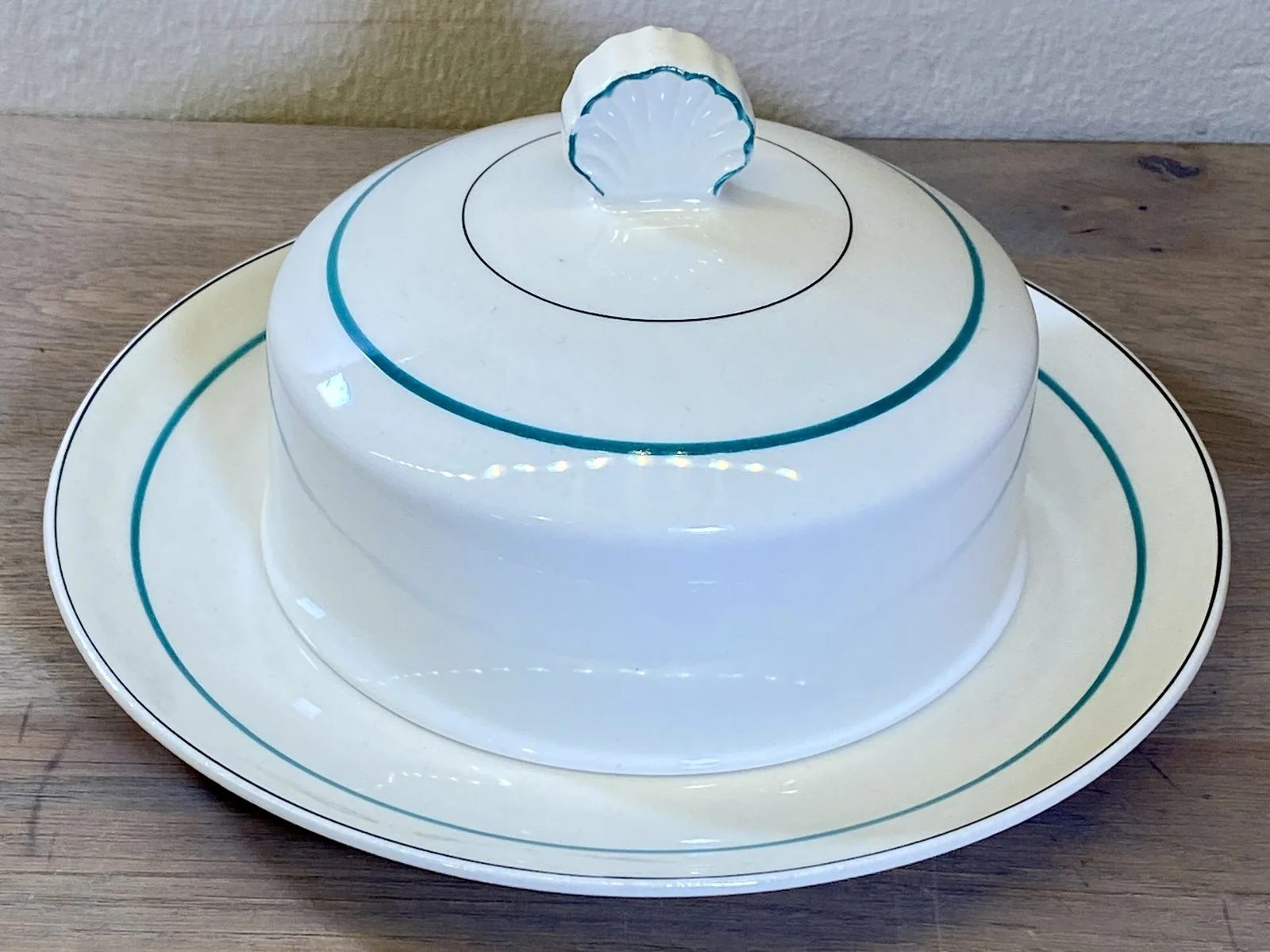 Botervloot – rond model met vaste onderschaal – ongemerkt – crème met groene streep Botervloot – rond model met vaste onderschaal – ongemerkt – crème met groene streep