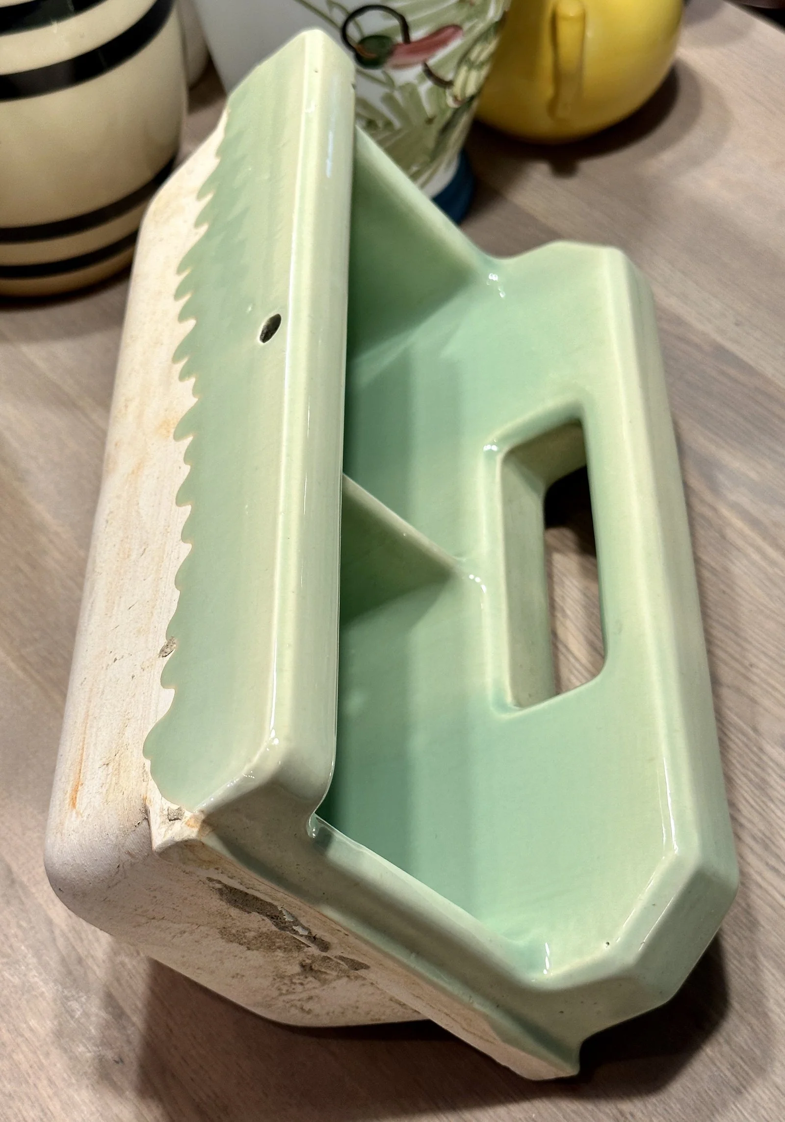 Dubbele zeephouder – inbouwmodel – fabriek GILLIOT – uitvoering in licht/pastelgroen