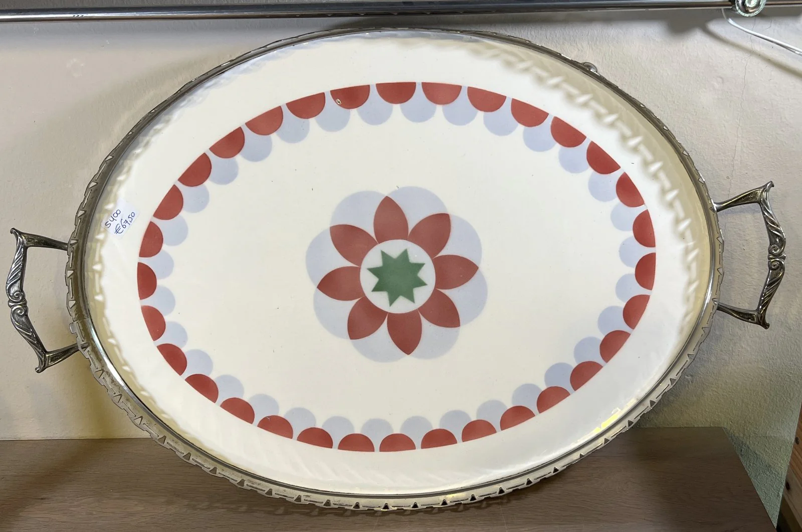 Dienblad / Presenteerschaal – groot model op pootjes en met handgrepen en metalen rand – waarschijnlijk Duits – Art Deco