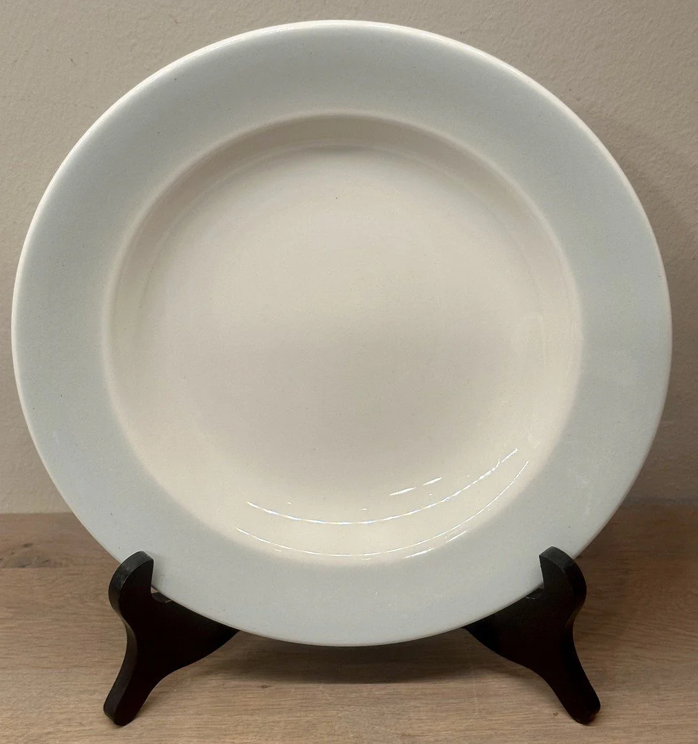 Diep bord / Soepbord / Pastabord – gemerkt met een driehoekje (Hongaars?) – décor met een lichtgrijze rand