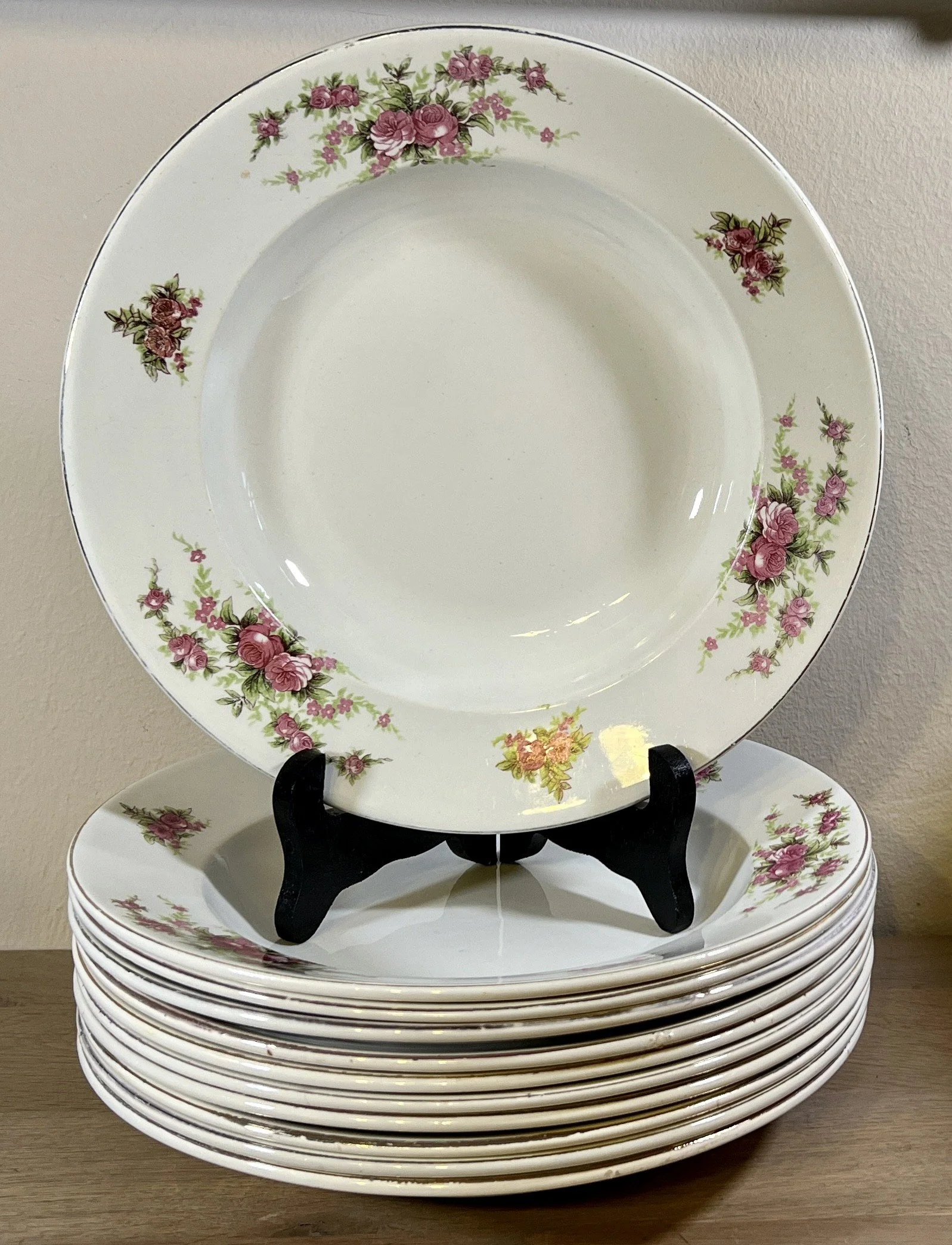 Diep bord / Soepbord / Pastabord – Badonviller France – décor van dubbel roosje met goudrand