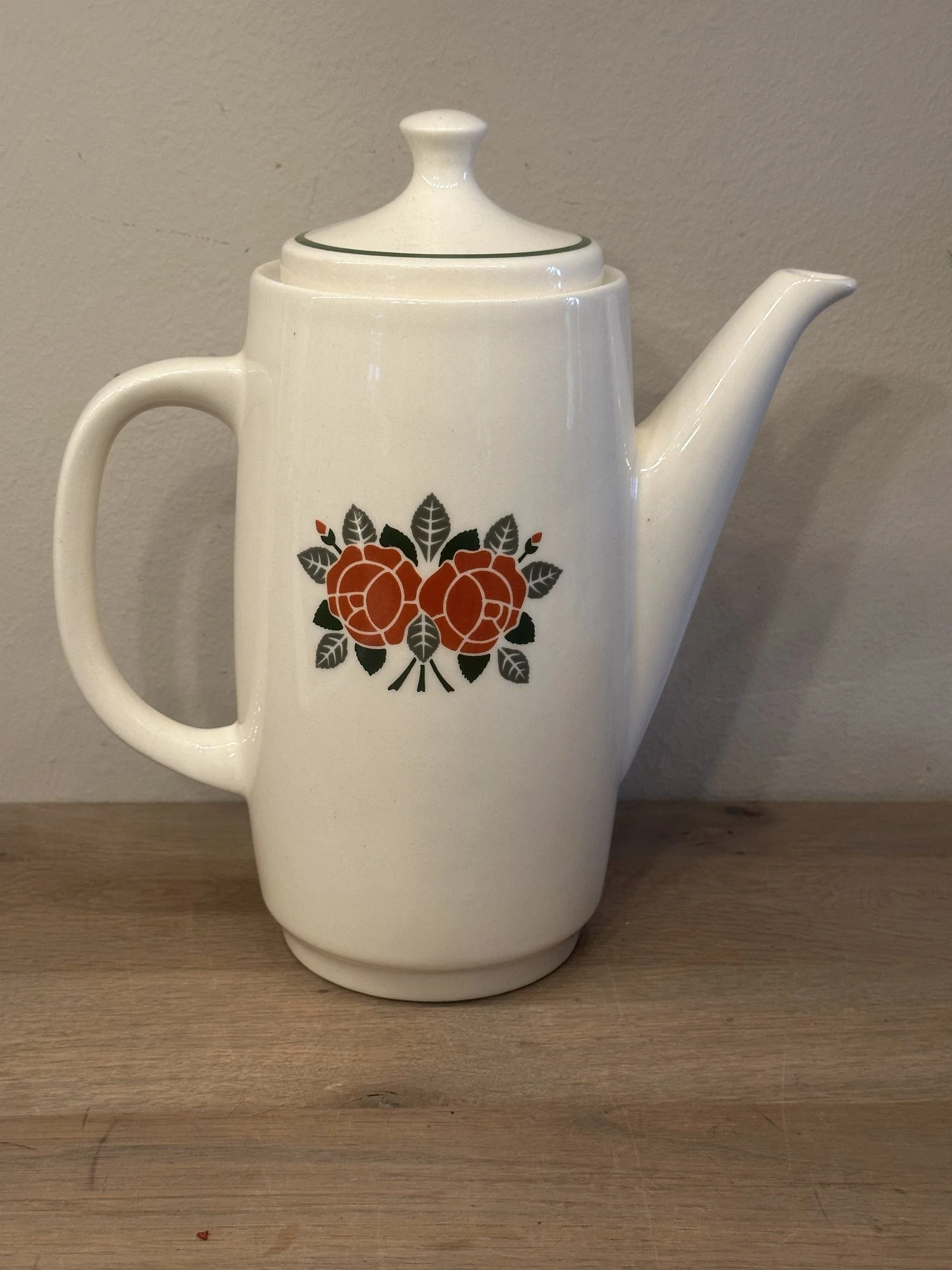 Koffiepot – hoger model – Torgau – décor van grijs/rode roos/bloem – model GUDRUN