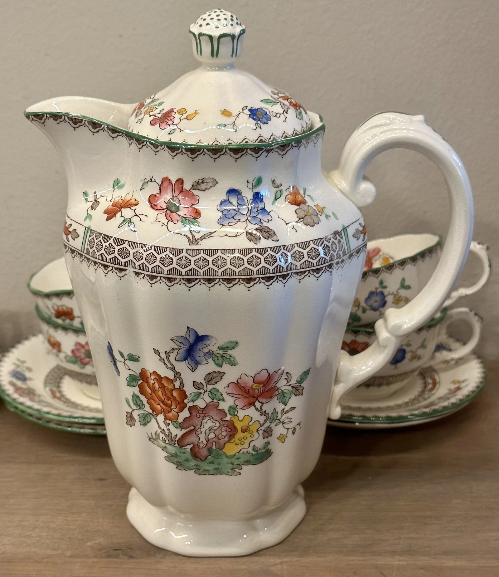 Theepot – klein model – Copeland Spode RdNo 629599 – 1920s – décor CHINESE ROSE in bruin met bloemdecor Theepot – klein model – Copeland Spode RdNo 629599 – 1920s – décor CHINESE ROSE in bruin met bloemdecor