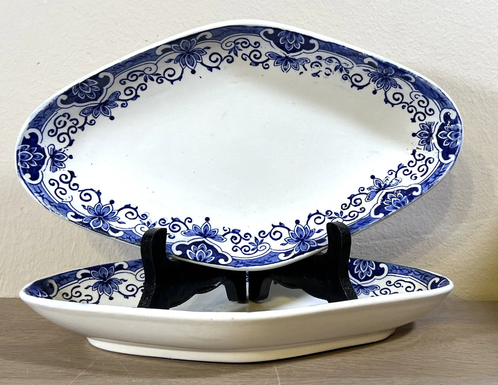 Zuurschaaltje / Ravier -ongemerkt maar Boch – décor DINA blauw in wybervorm Zuurschaaltje / Ravier -ongemerkt maar Boch – décor DINA blauw in wybervorm