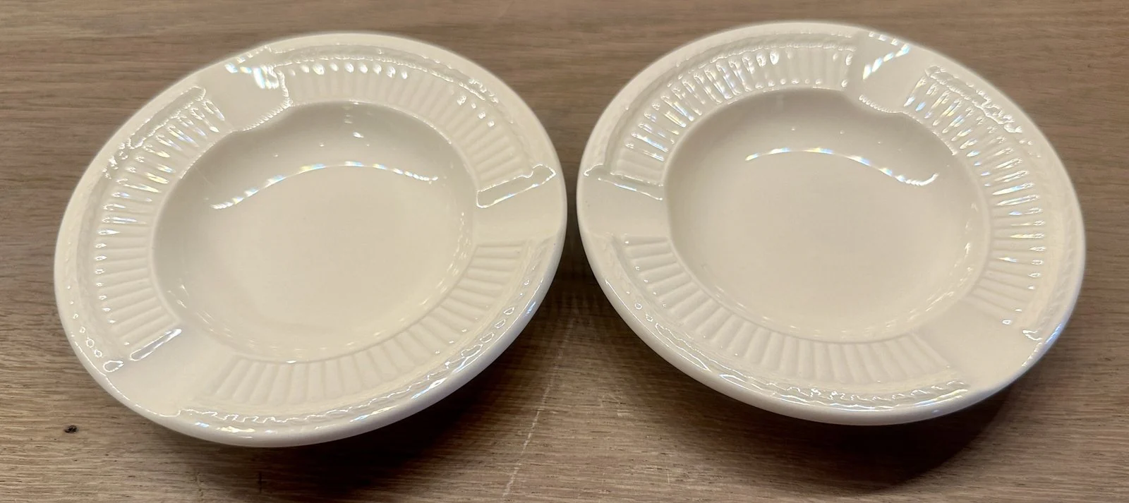 Asbak – wit/crème – Wedgwood – model EDMÉ