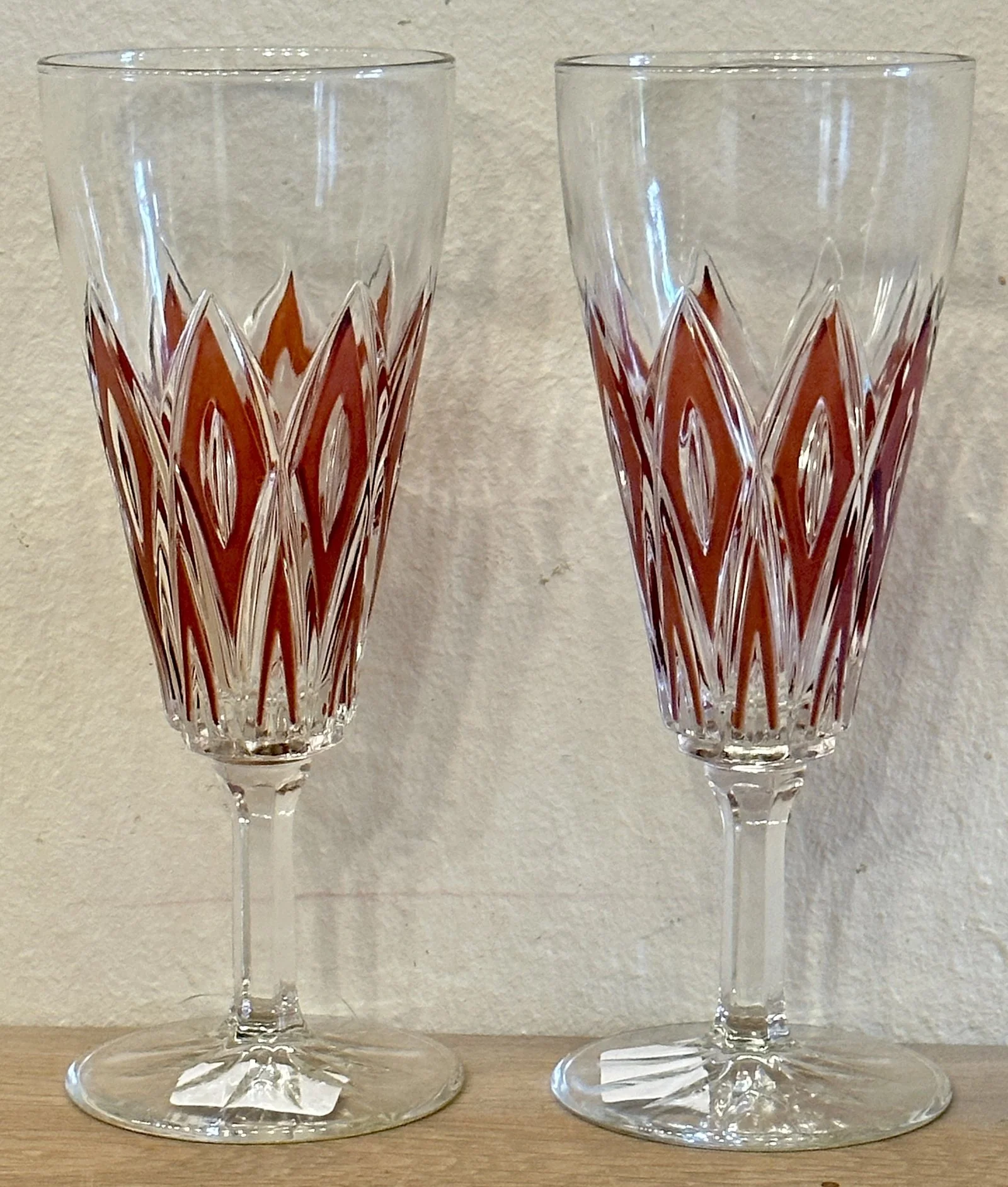 Glas / Champagneglas op voet – VMC Reims (Verreries Mècaniques Champenoises) – Harlequin in rood