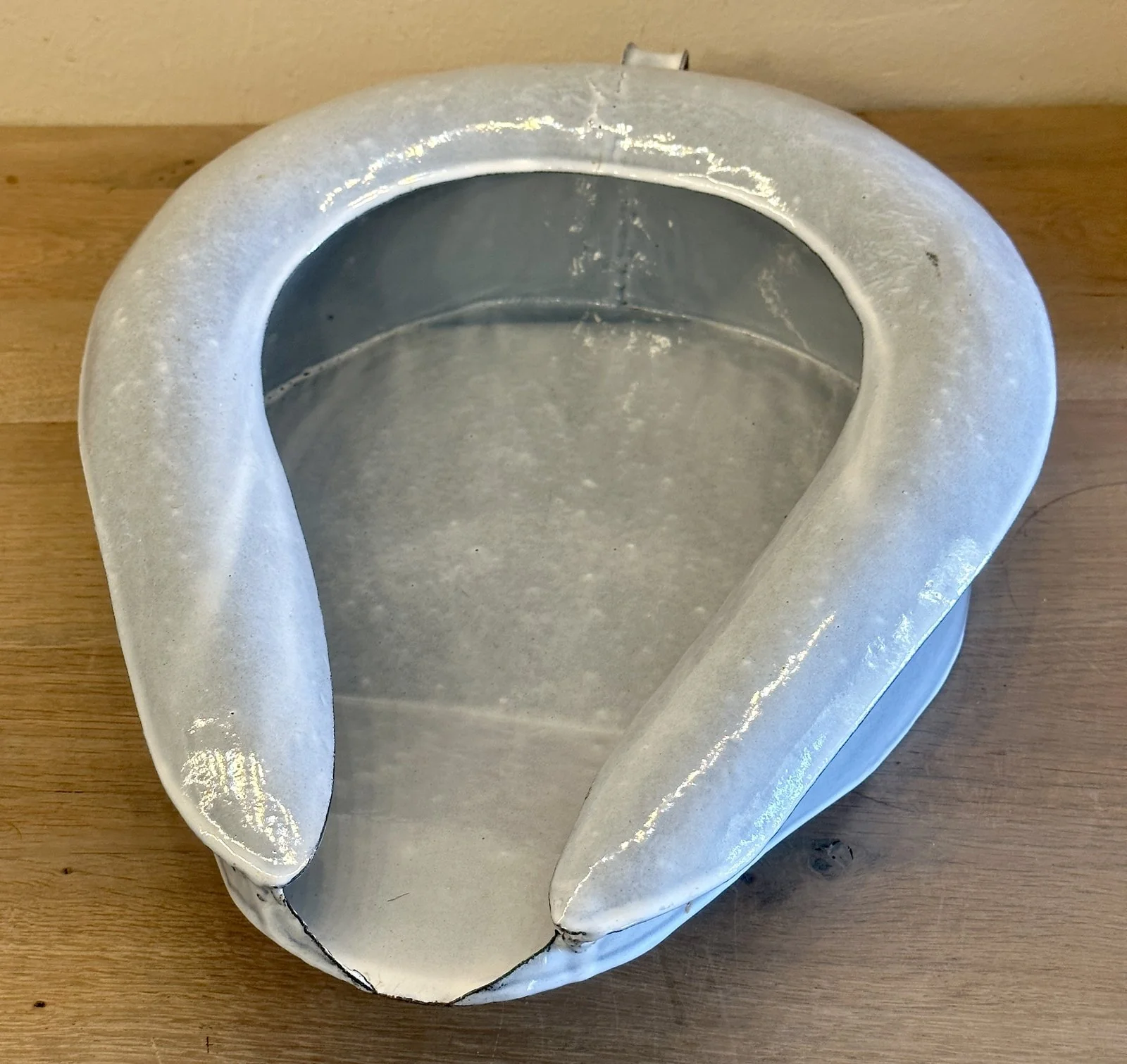 Bedpan / Ondersteek – grijs gemêleerd emaille – met handvat