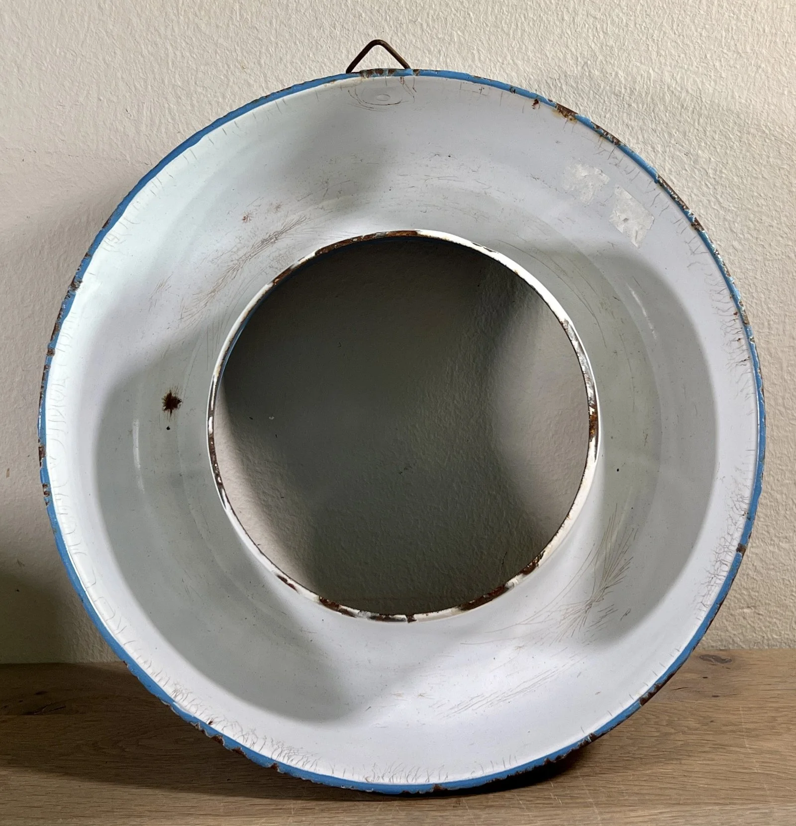 Bakvorm – Deens emaille? – blauw emaille buitenzijde met wit emaille binnenzijde (Ø 23,5 cm.)