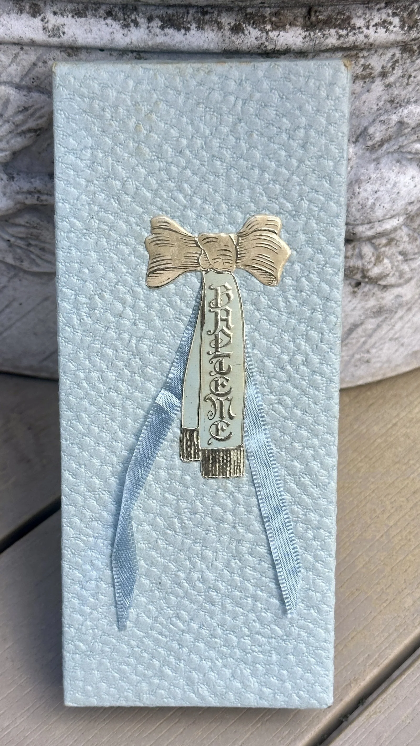 Doopsuikerdoosje – babyblauw model met opdruk ‘BAPTÈME’ en strikje