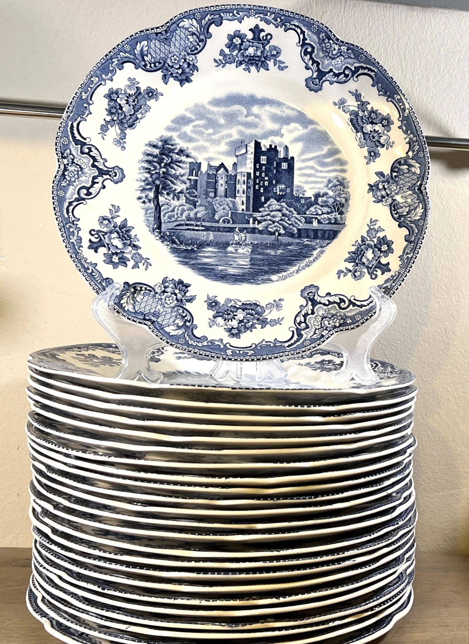 Dinerbord / Eetbord – vrij groot model – Johnson Bros England – décor OLD BRITAIN CASTLES uitgevoerd in blauw Dinerbord / Eetbord – vrij groot model – Johnson Bros England – décor OLD BRITAIN CASTLES uitgevoerd in blauw