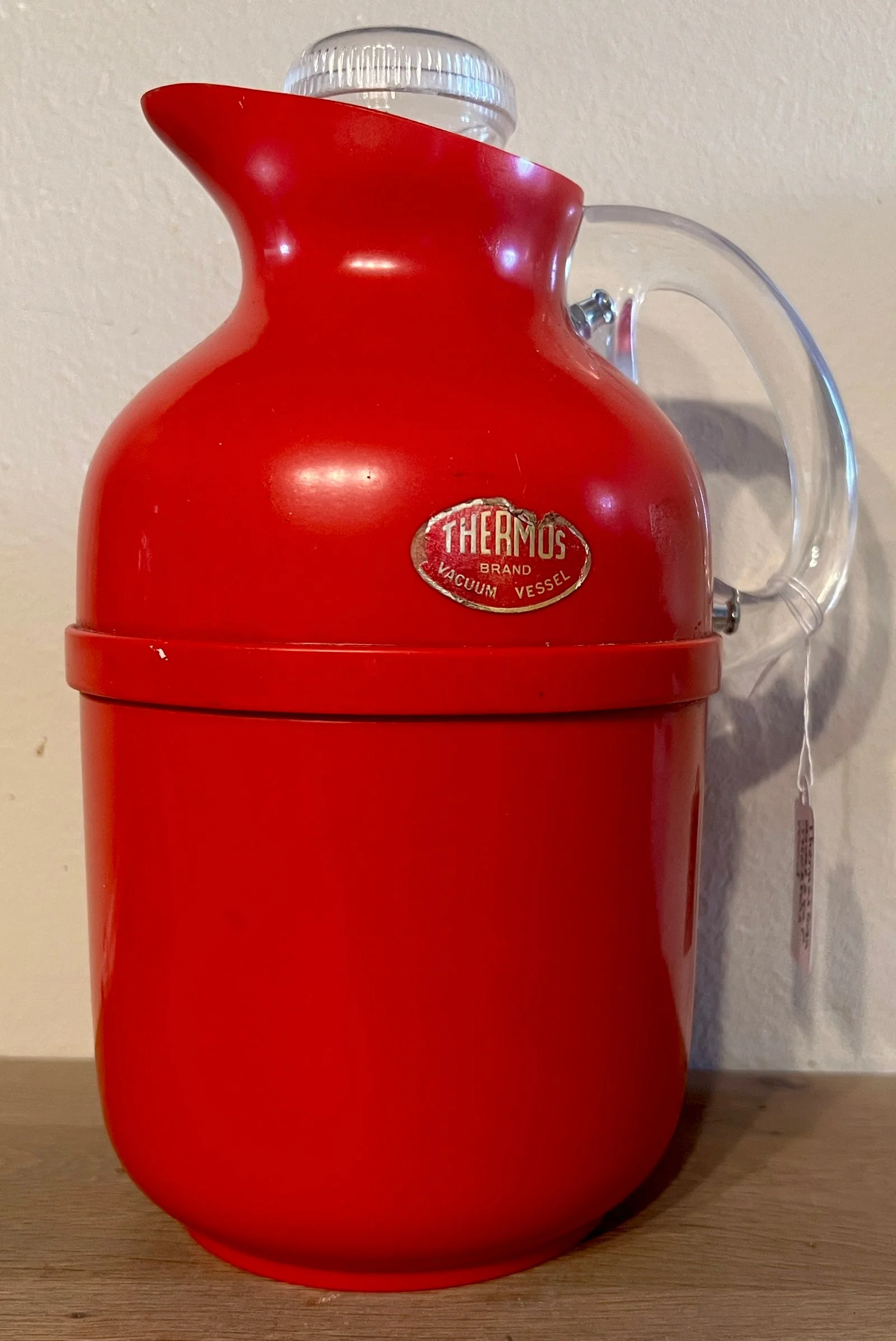 Thermoskan – Thermos Ltd. London – groter model uitgevoerd in rood urea formaldehyde plastic
