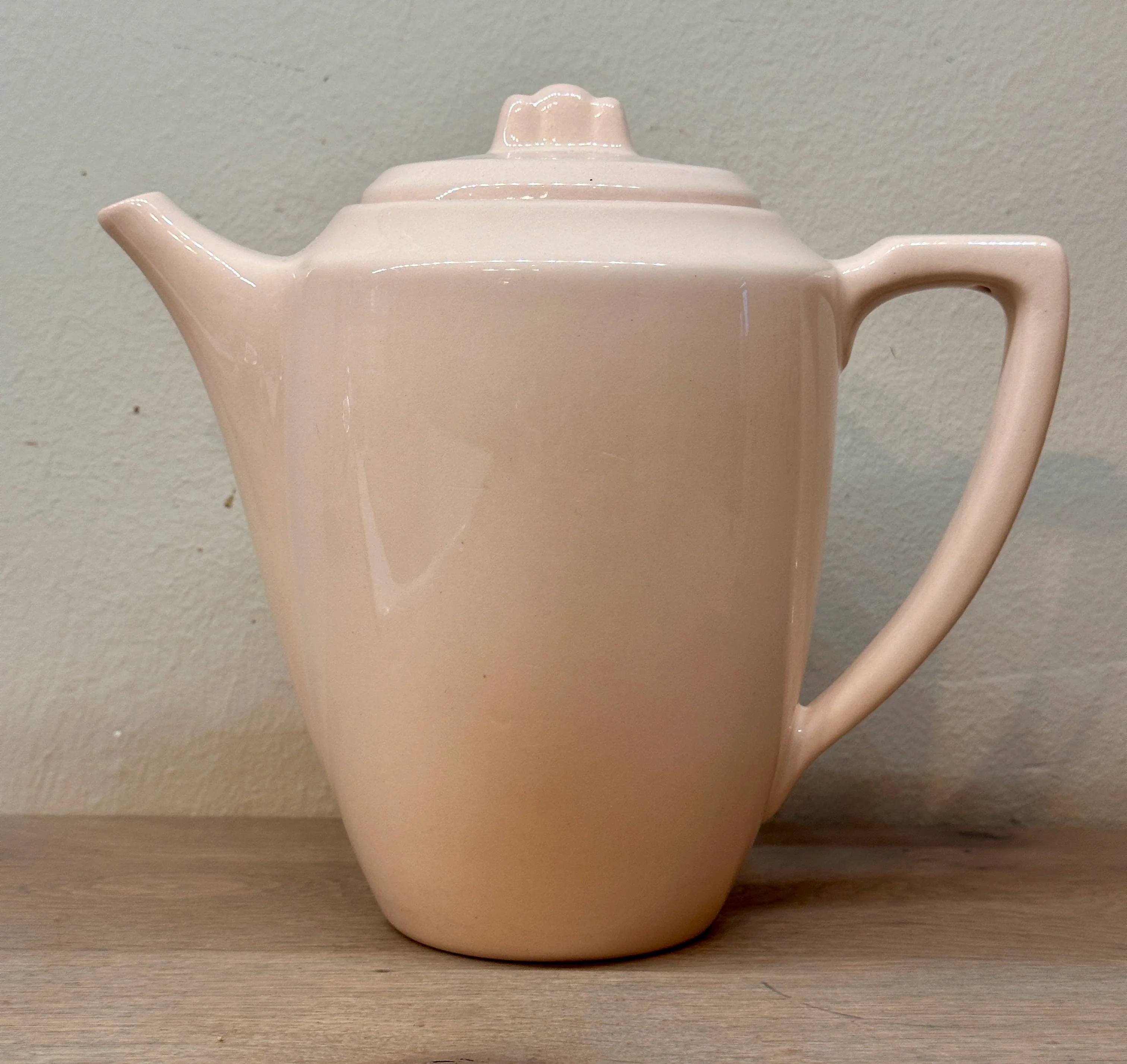 Koffiepot – kleiner model – Digoin Sarreguemines – volledig uitgevoerd in roze/zalmroze – ca. 1920-1930