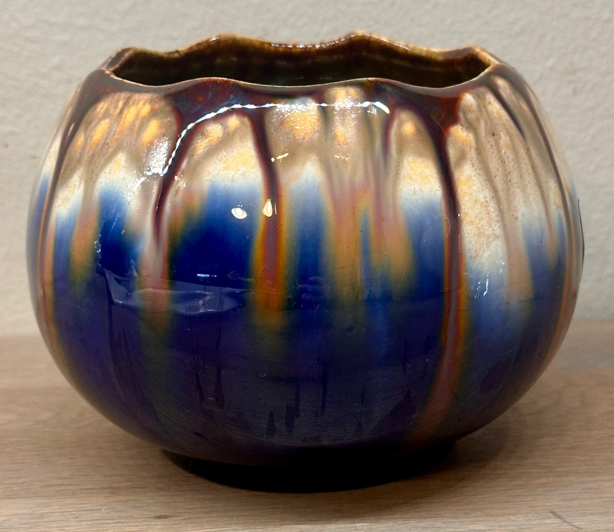 Cachepot – klein model – Faincerie de Thulin(?) – décor in cobaltblauw met bruin druipglazuur