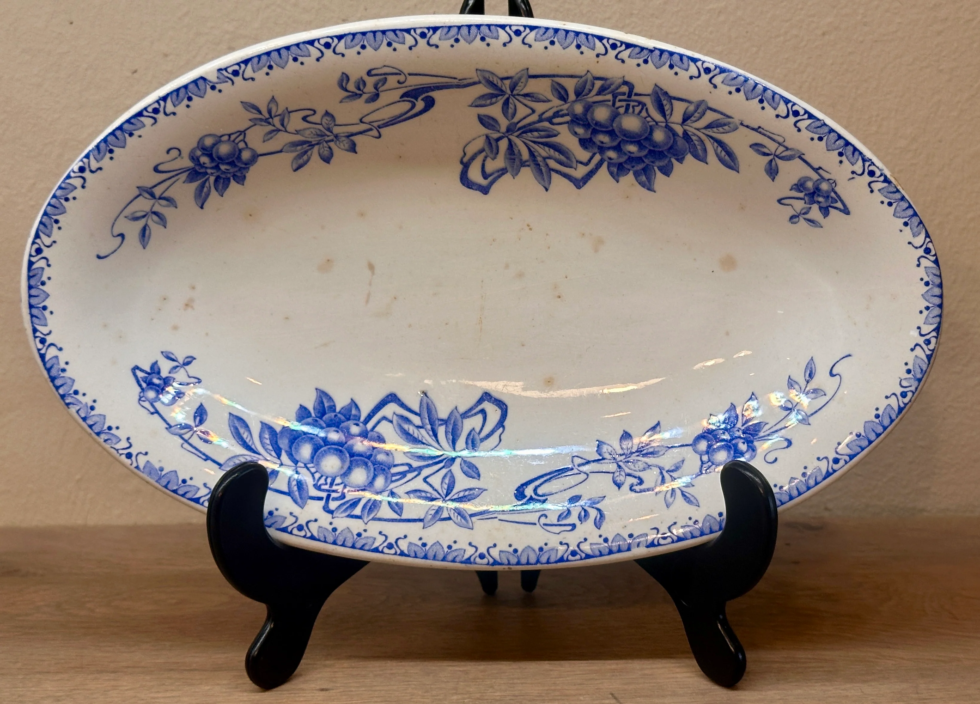Zuurschaal / Vleesschaal – B.F.K (Boch Frères Kèramis) – décor SORBIER uitgevoerd in helderblauw Zuurschaal / Vleesschaal – B.F.K (Boch Frères Kèramis) – décor SORBIER uitgevoerd in helderblauw