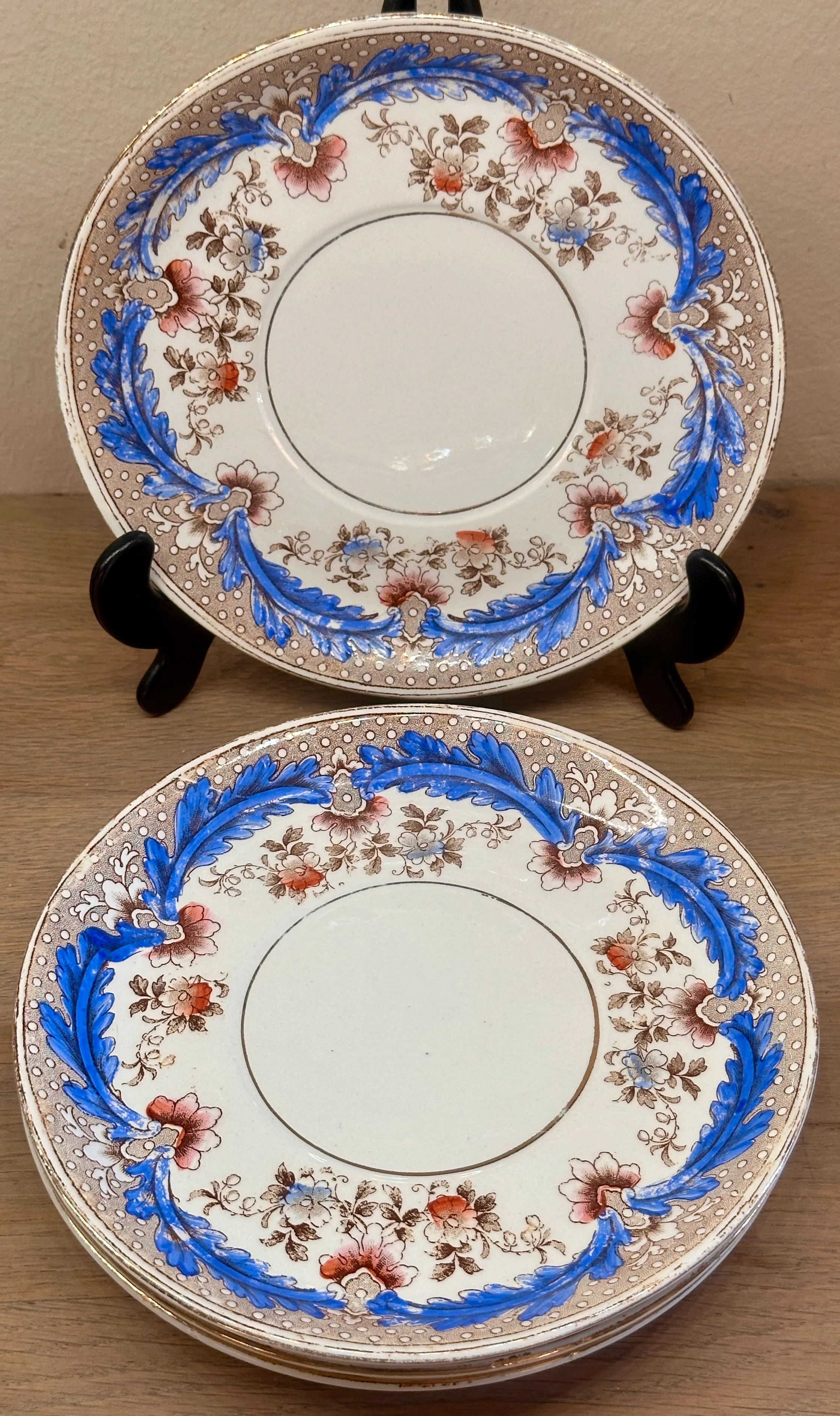 Onderbord / Schoteltje – B.F.K. (Boch Frères Kéramis) – décor OLGA uitgevoerd in multi-color