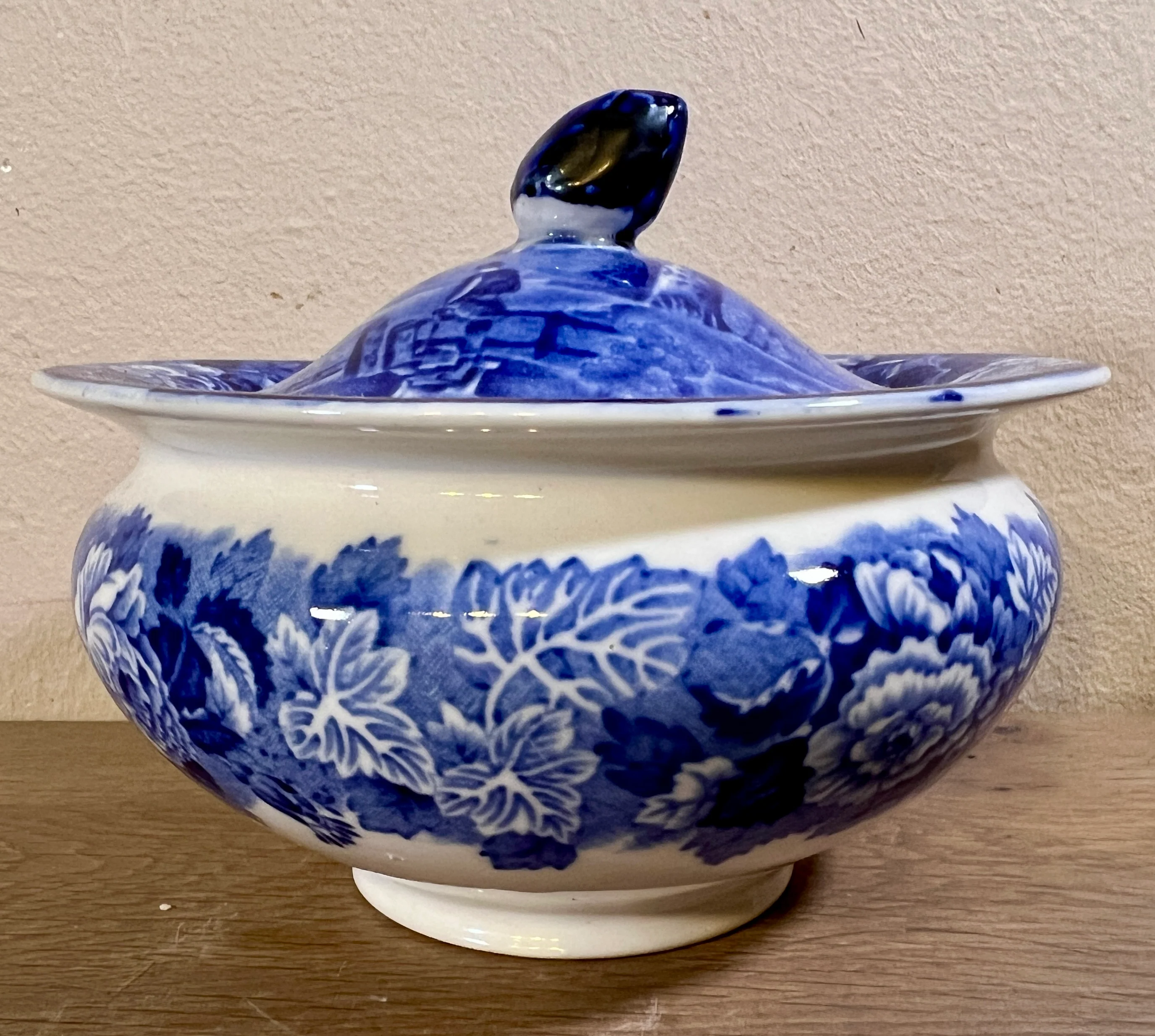 Suikerpot – Woods Ware – Enoch Woods – décor ENGLISH SCENERY uitgevoerd in blauw