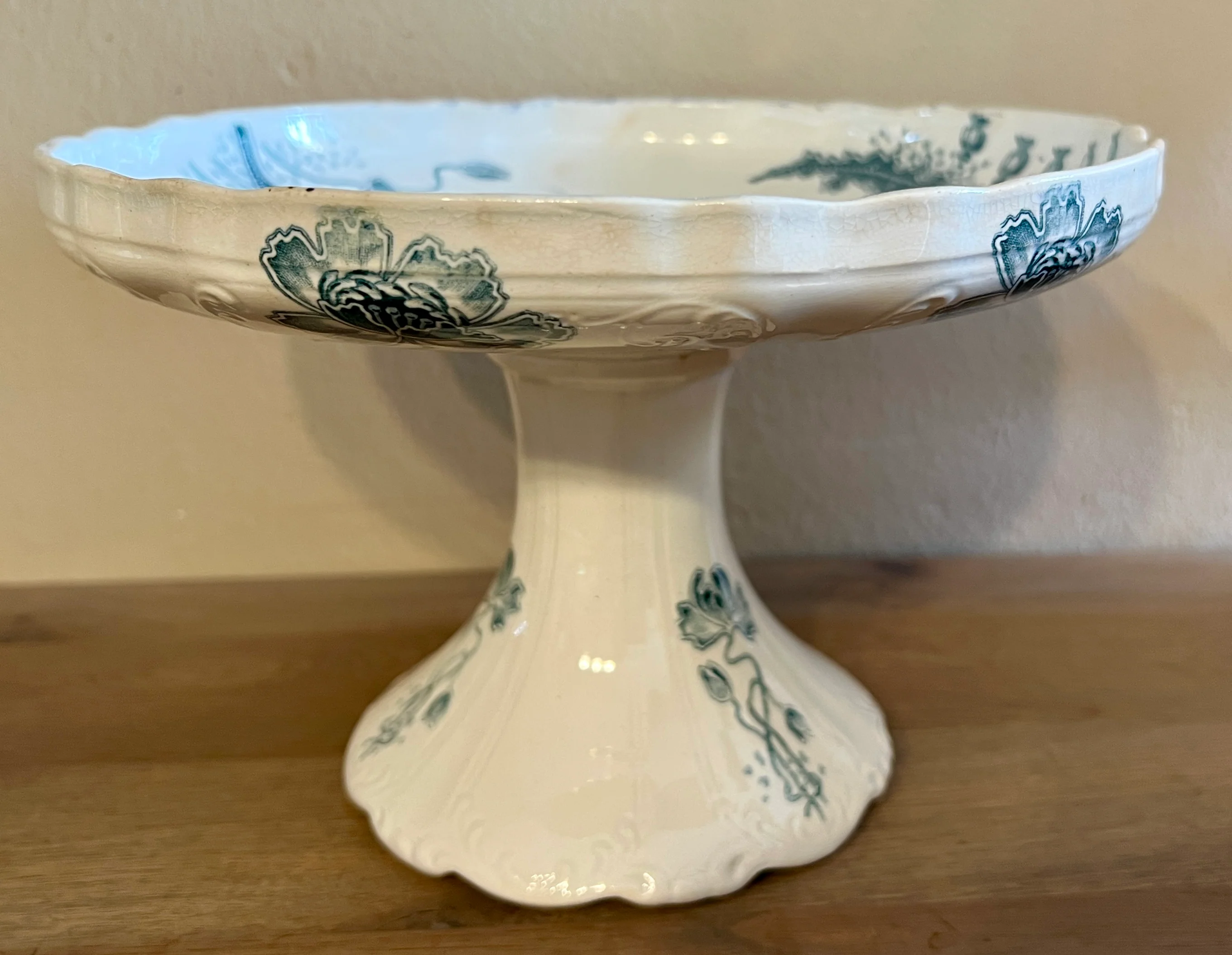 Tazza / Presenteerschaal – op hoge voet – Societe Ceramique Maestricht – décor MORPHÉE uitgevoerd in petrol