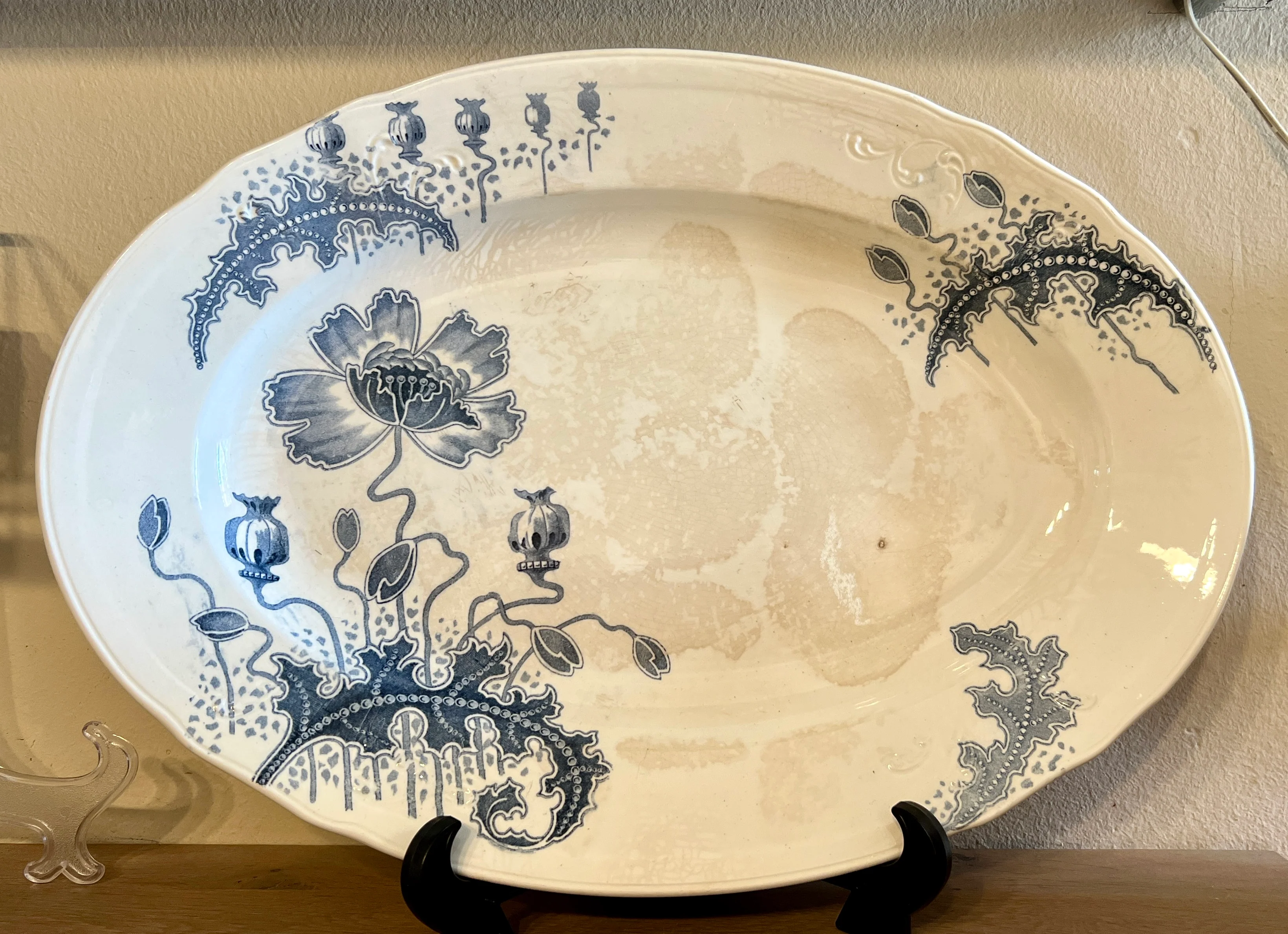 Schaal – groot, ovaal, model – Societe Ceramique Maestricht – décor MORPHÉÉ uitgevoerd in grijs/blauw – Art Nouveau