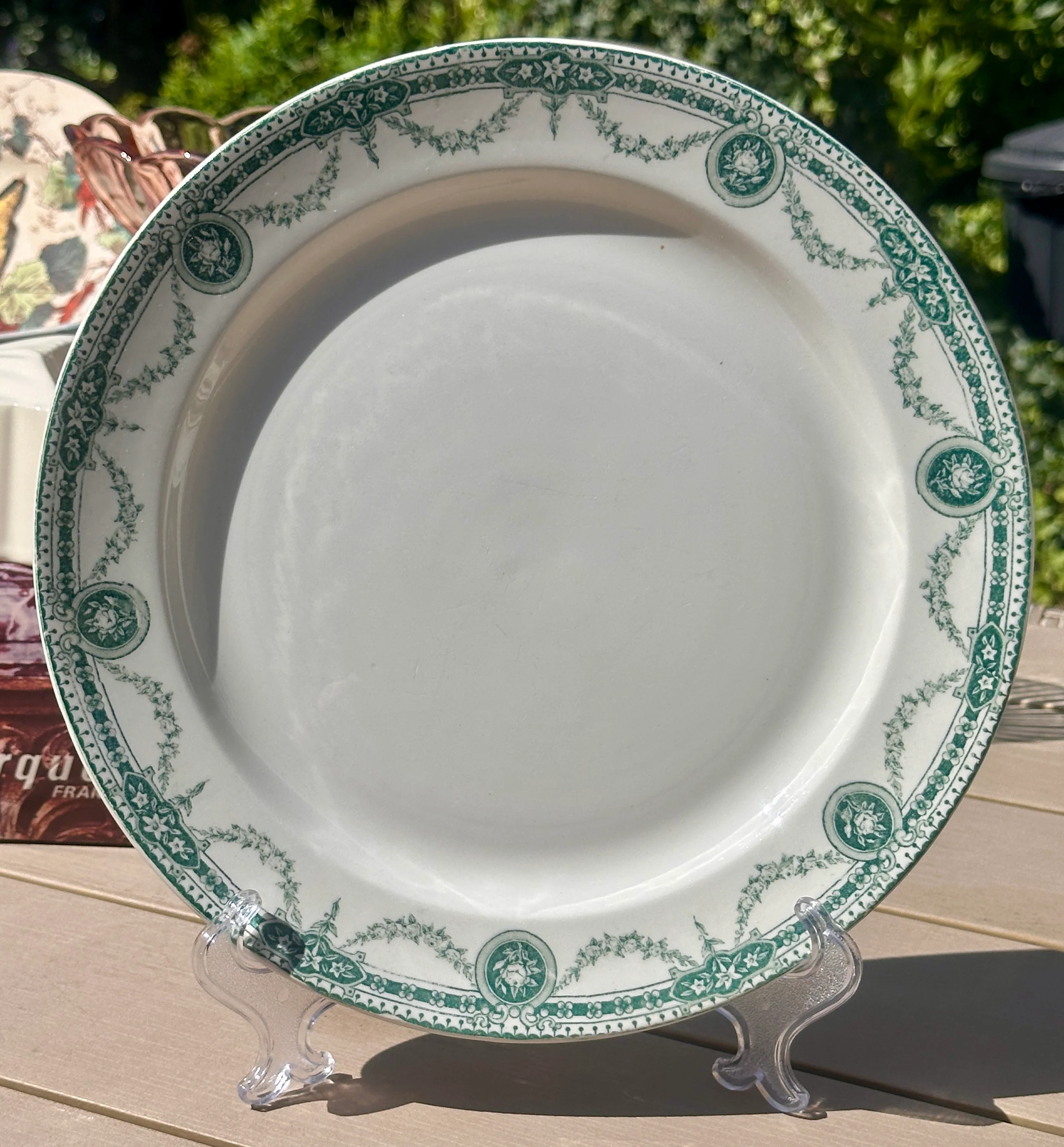 Schaal / Bord – groter, rond, plat model – Boch – décor PERICON uitgevoerd in groen