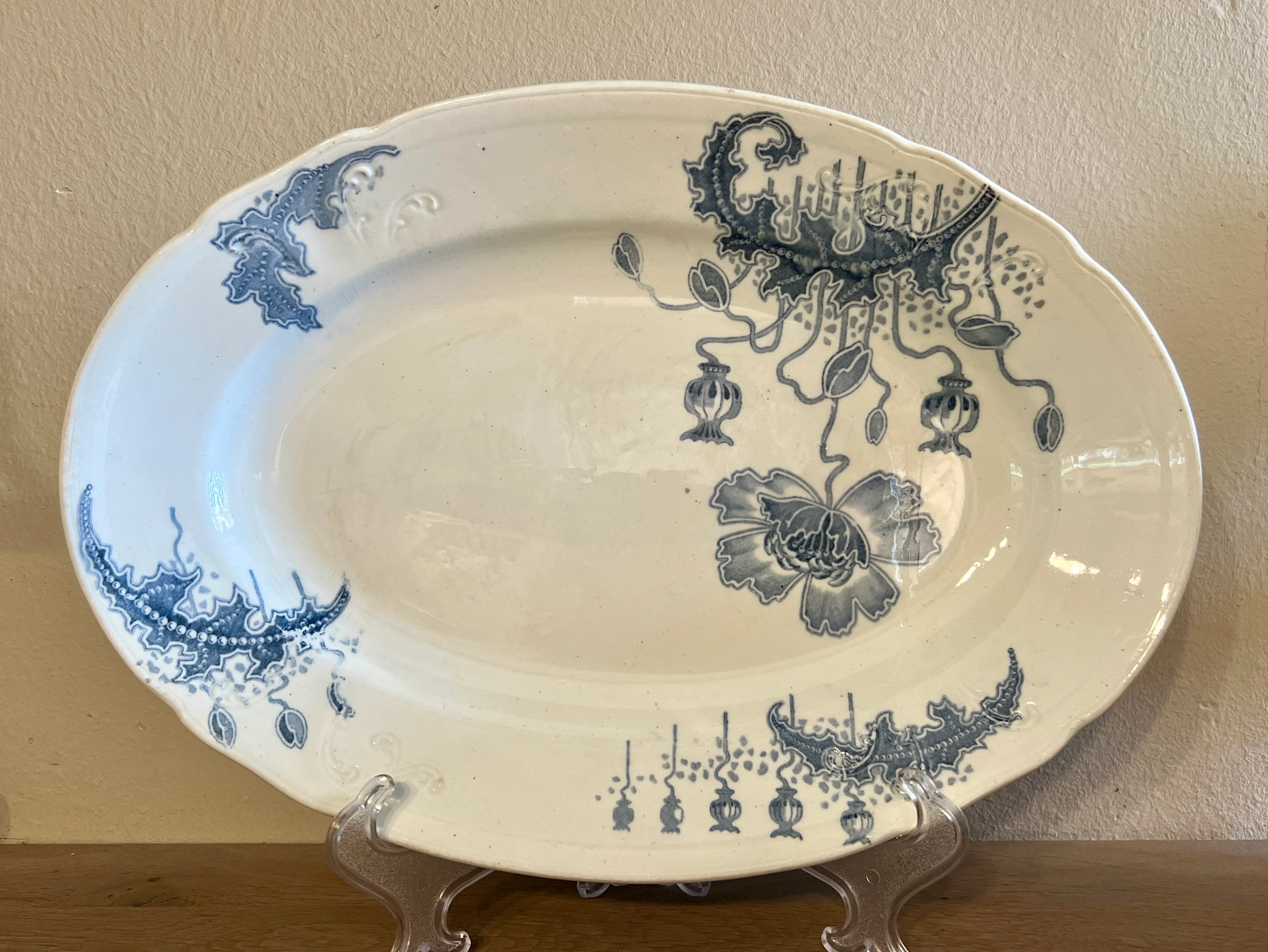 Schaal / Serveerschaal – plat, ovaal, model – Societe Ceramique Maestricht – décor MORPHÉE uitgevoerd in grijs-blauw Schaal / Serveerschaal – plat, ovaal, model – Societe Ceramique Maestricht – décor MORPHÉE uitgevoerd in grijs-blauw