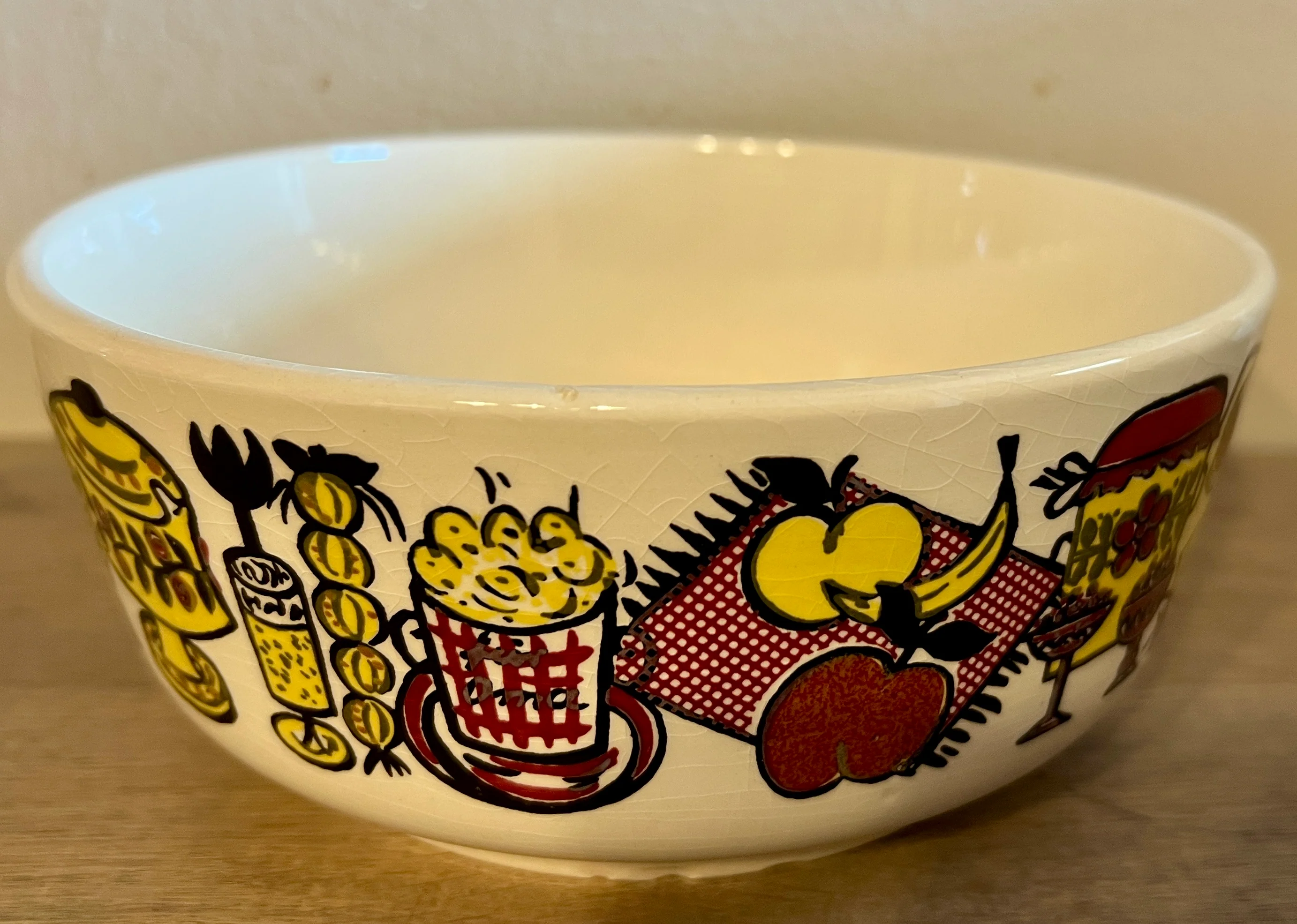 Nestschaal – ongemerkt – 1960-1970s – middelgroot model – decoratie van fruit en etenswaren in bruin en geel