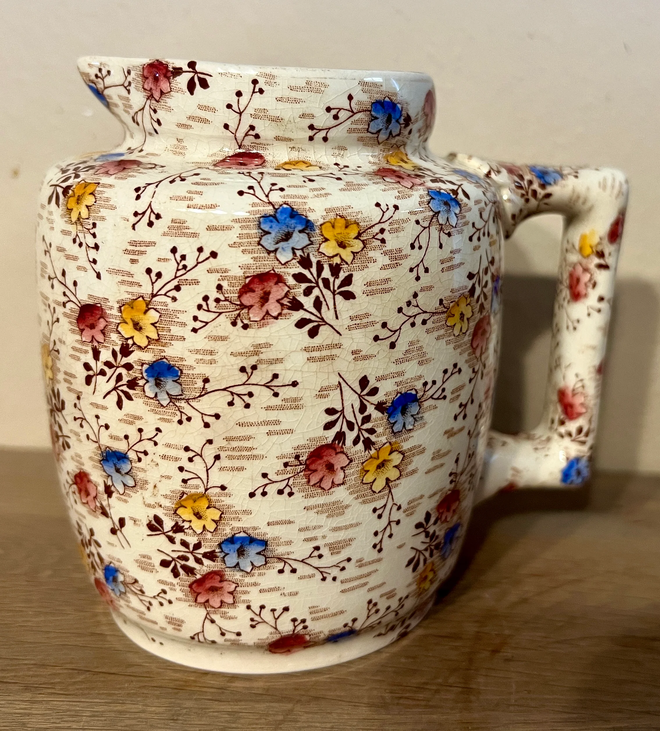 Melkkan / Kannetje – Luneville – décor PERSEZ met meerkleurige bloemetjes