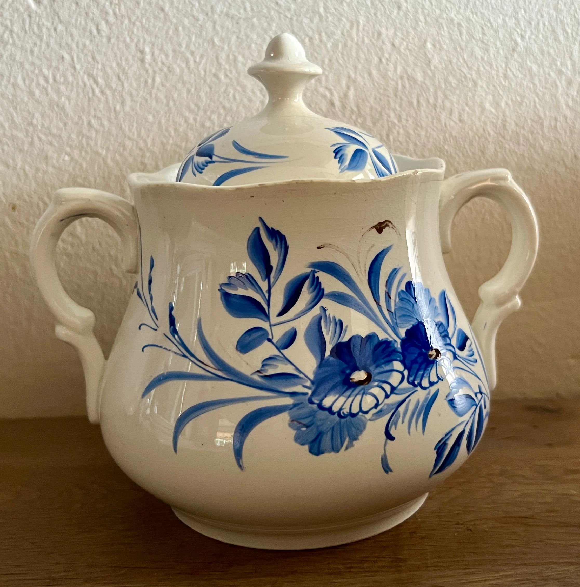 Suikerpot – Nimy – Mouzin Lecat – décor met blauw gekleurde bloemen