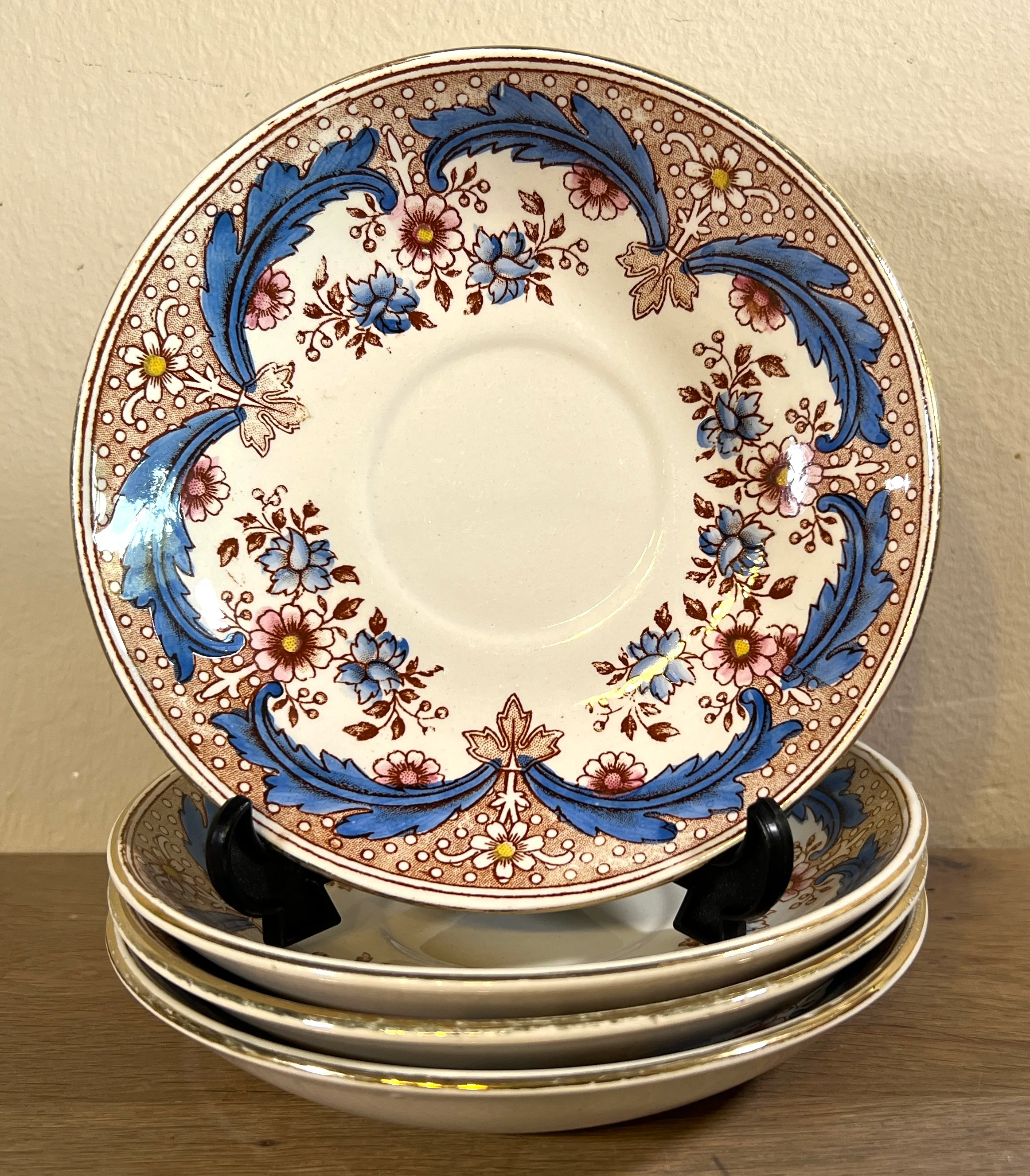 Onderbord / Schotel – Sarreguemines – décor met blauw/bruin/roze bloemen