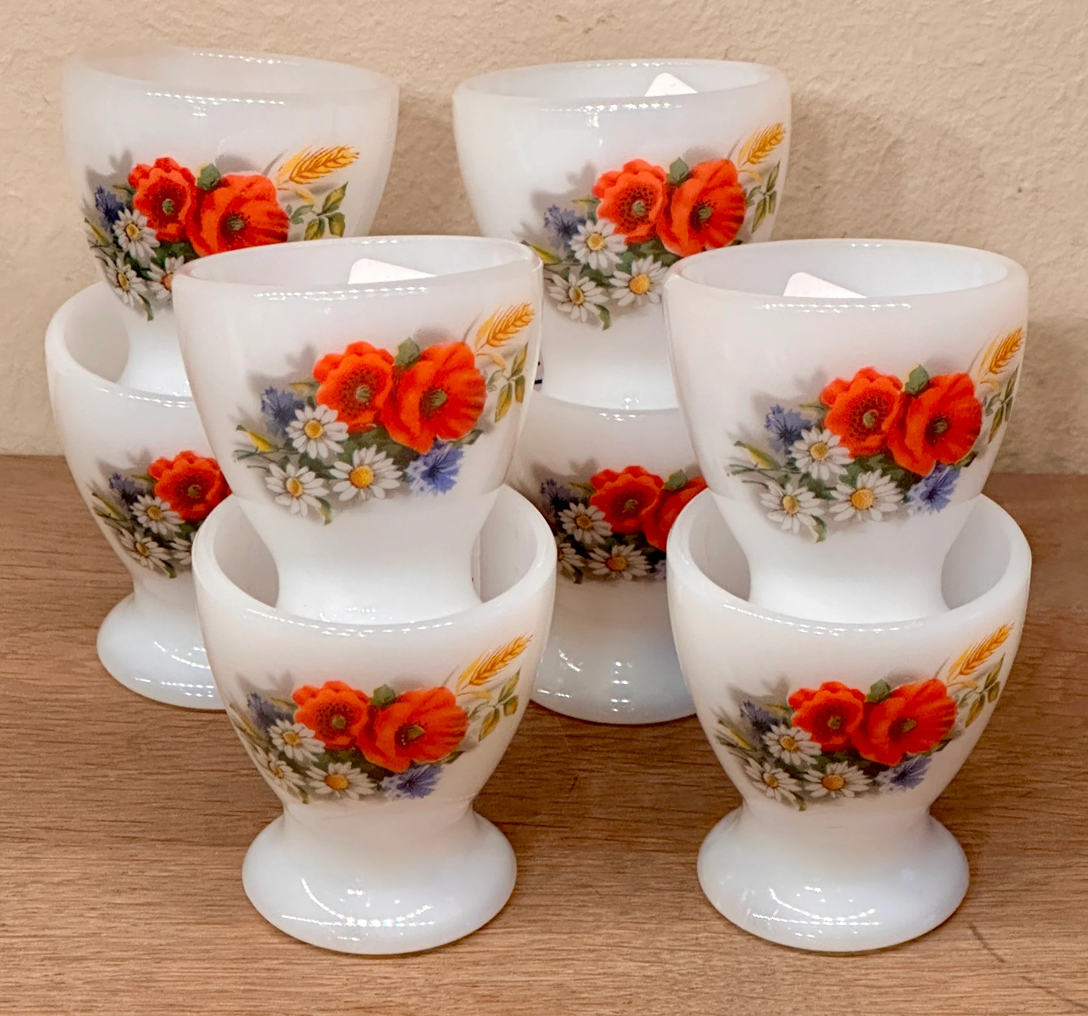 Eierdop – Arcopal – model FLEUR DE CHAMPÊTRE met décor van klaproos en madeliefjes