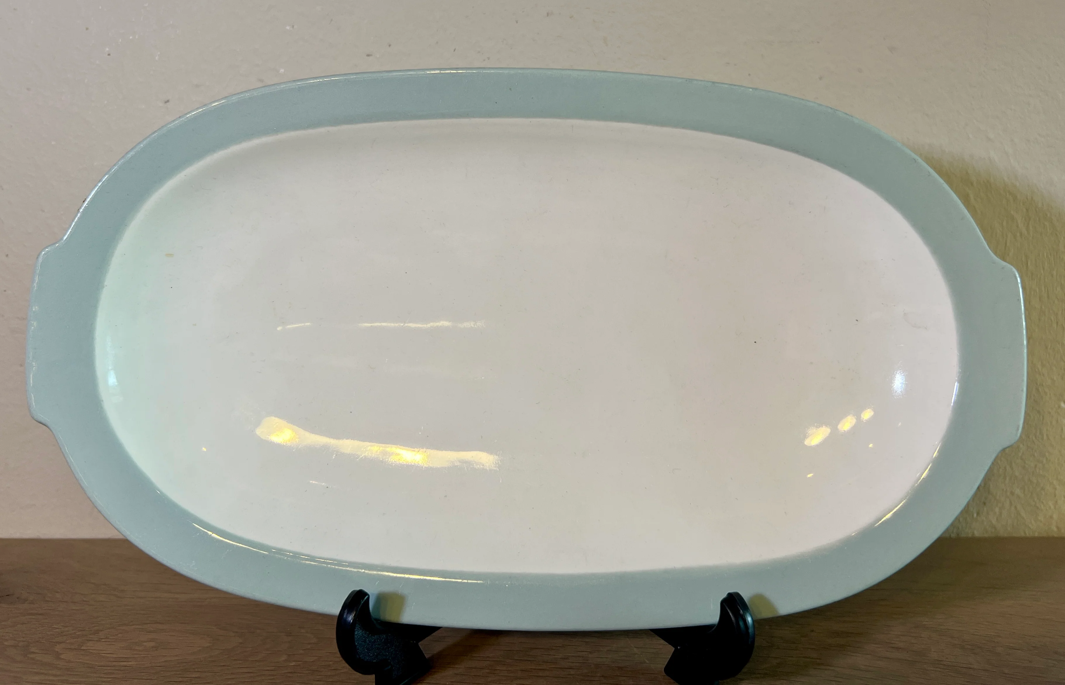 Vleesschaal / Zuurschaal – Royal Sphinx – uitgevoerd in pastel kleur Celadon