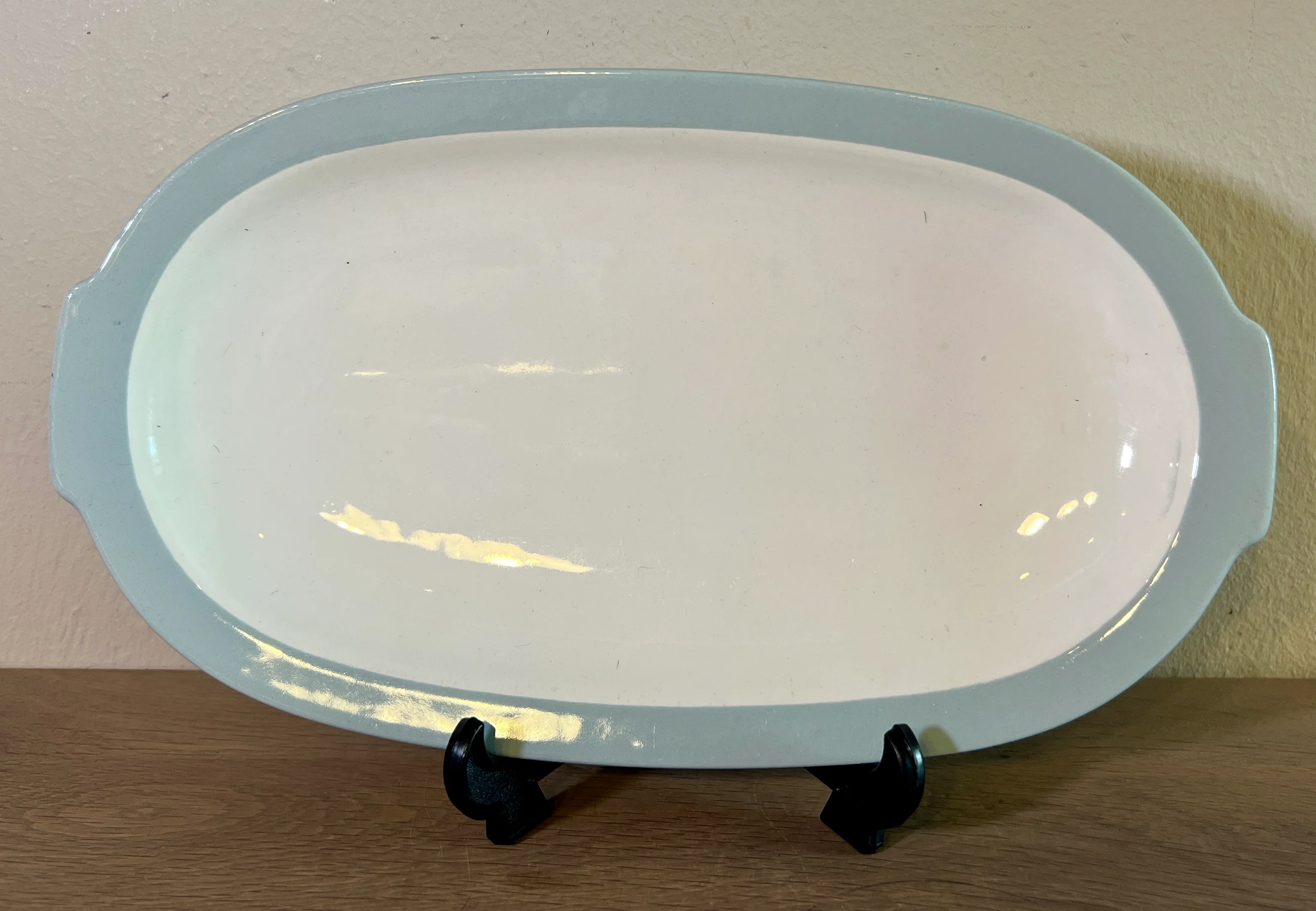 Vleesschaal / Zuurschaal – Petrus Regout – uitgevoerd in pastel kleur Celadon