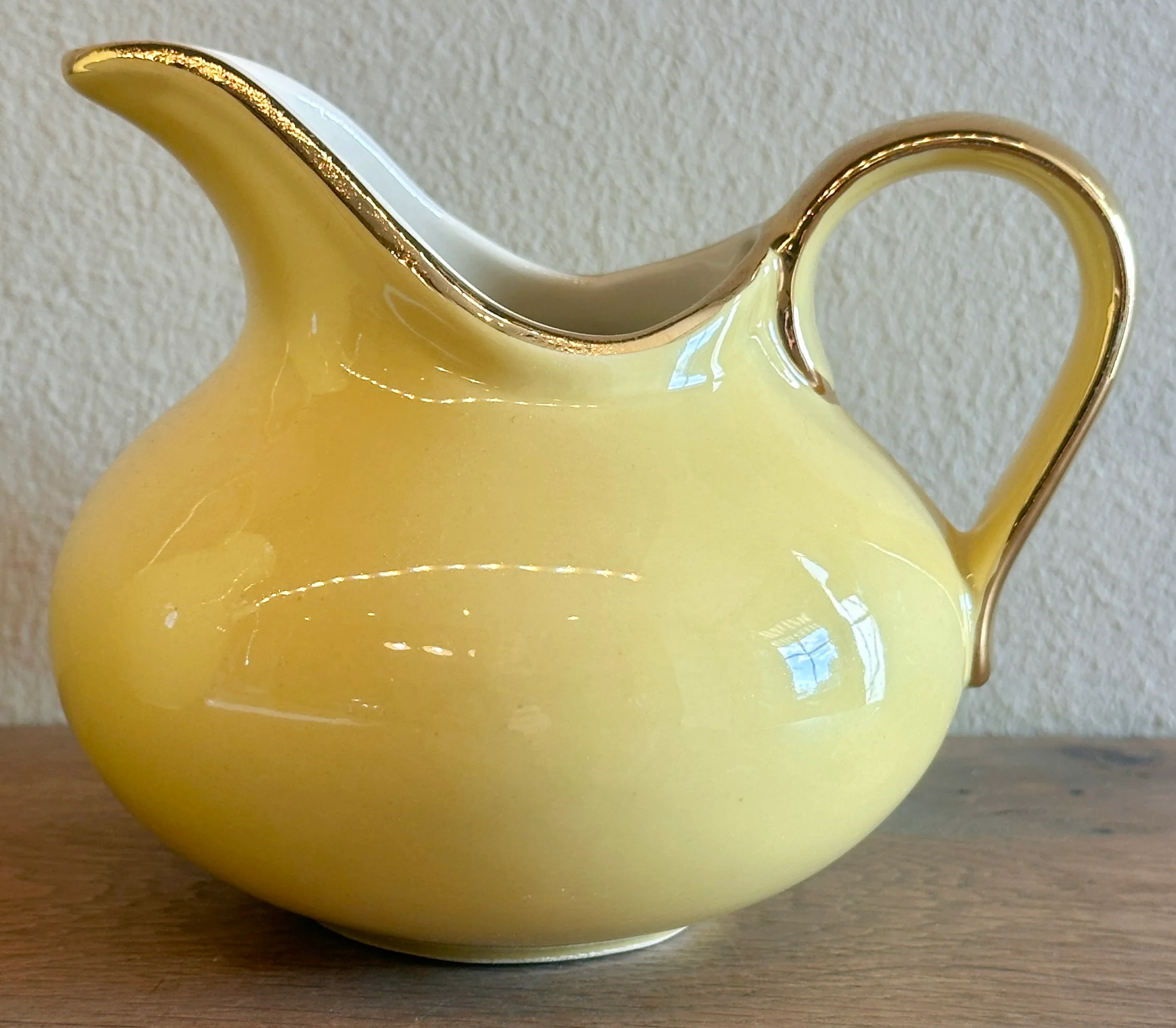 Melkkan – Keralux Boch Freres – model VERSAILLES (1956-1958) – uitgevoerd in okergele kleur