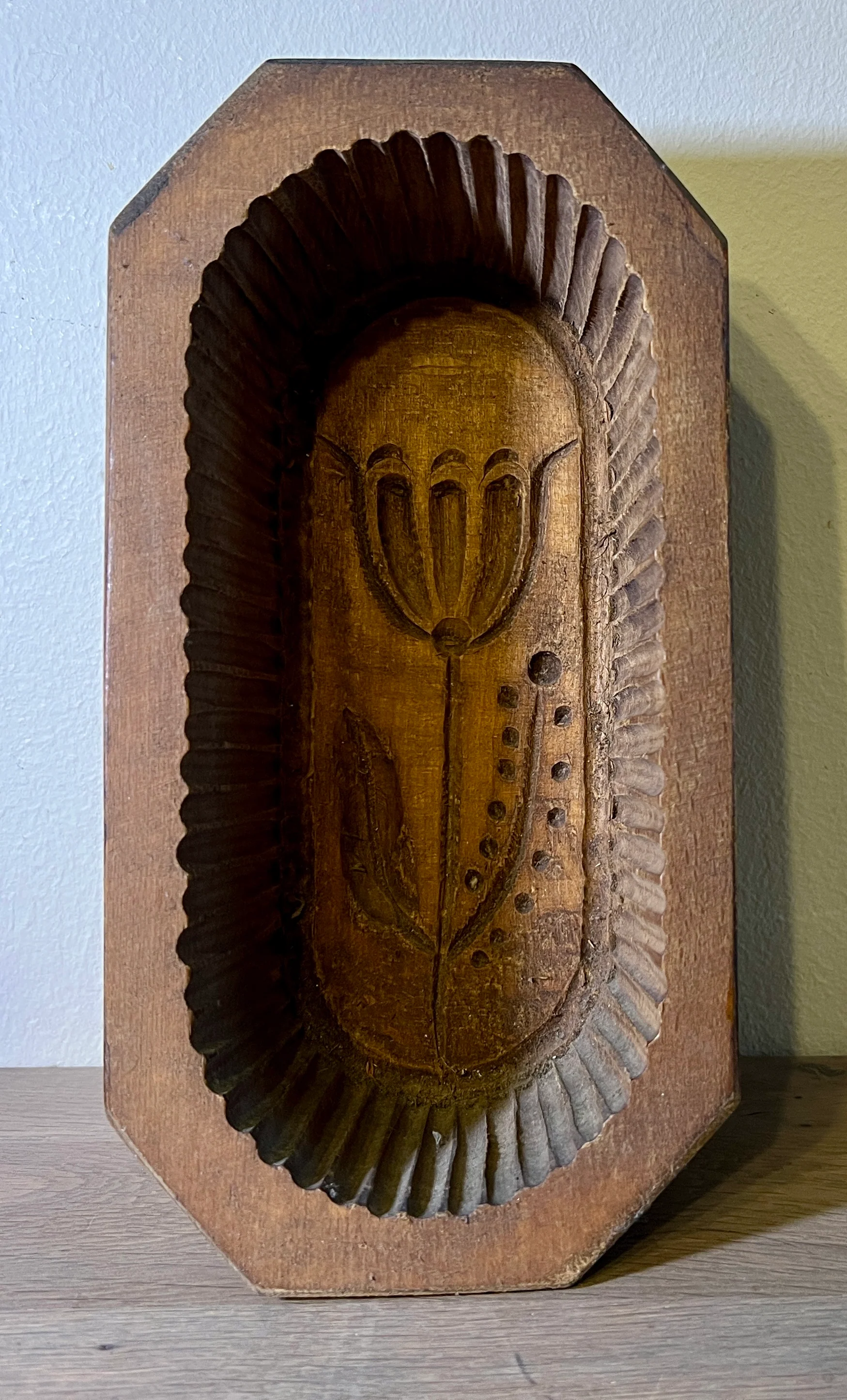 Botervorm – groter houten model – afbeelding van een tulp in de bodem