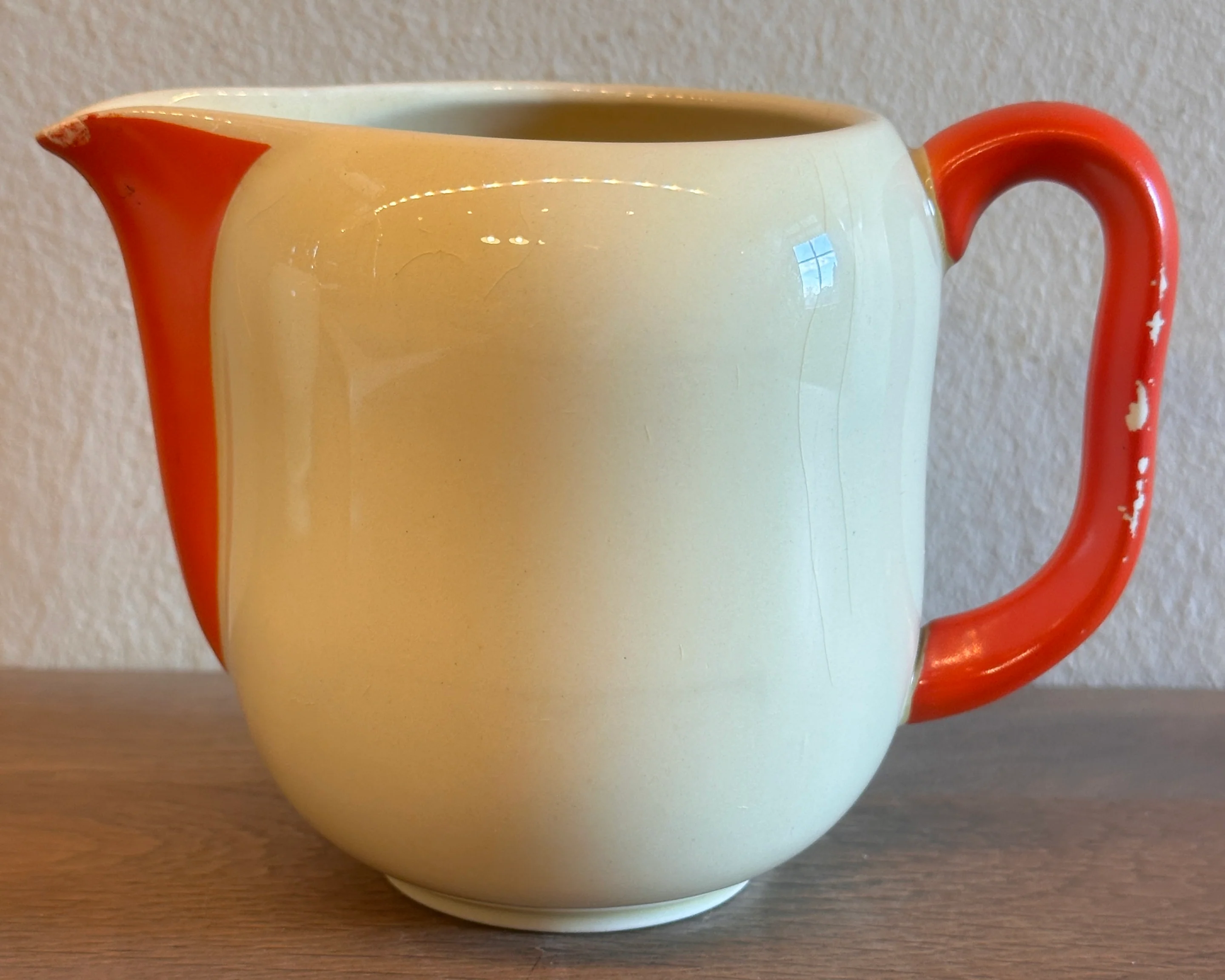 Melkkan – Villeroy & Boch – decor S.74 (?) uitgevoerd in crème met oranje kleur