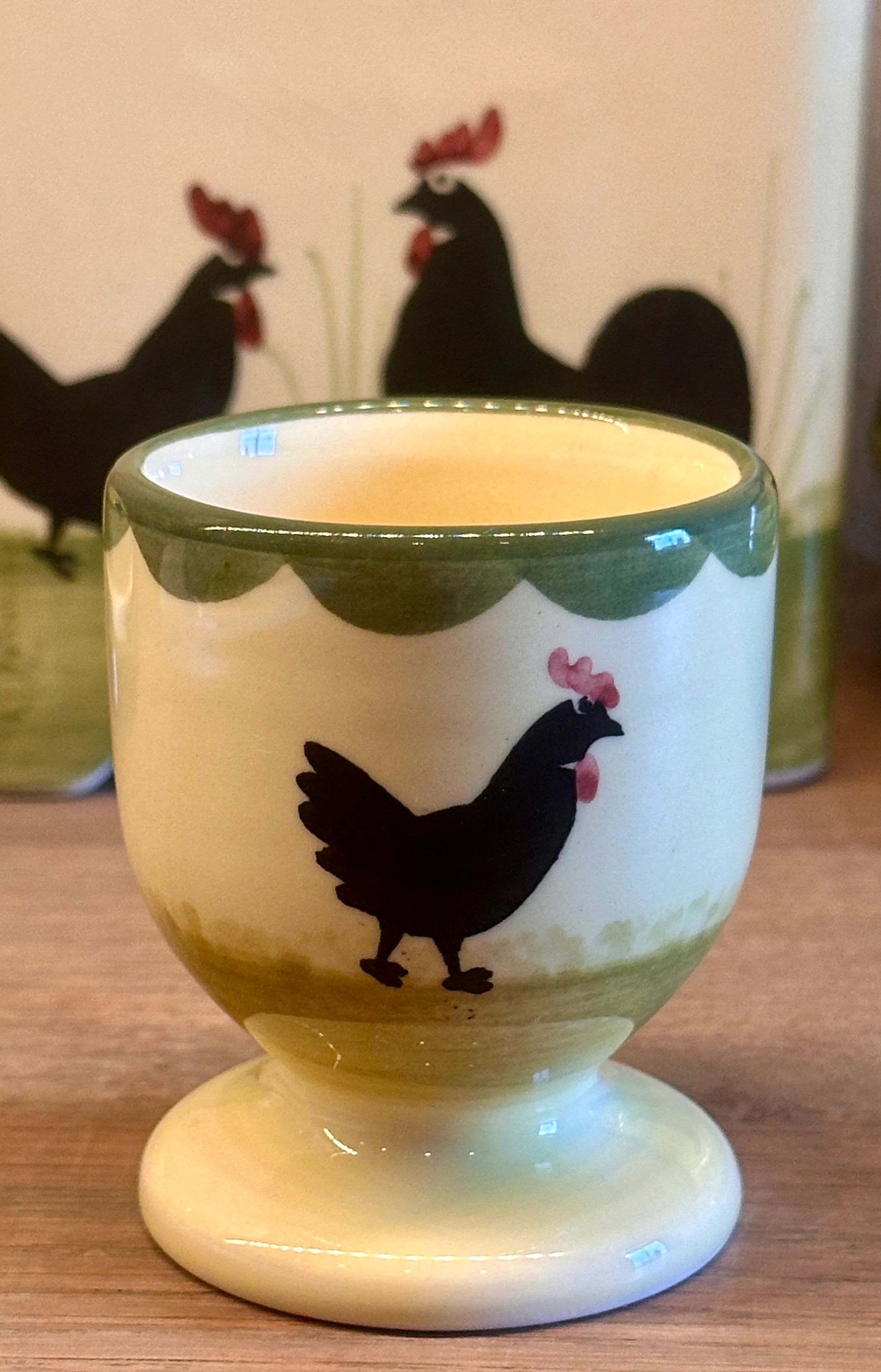 Eierdop – Zeller faience Germany (nieuwer stempel) – decor Hahn & Henne (Rooster & Hen) – handbeschilderd, nummer 45