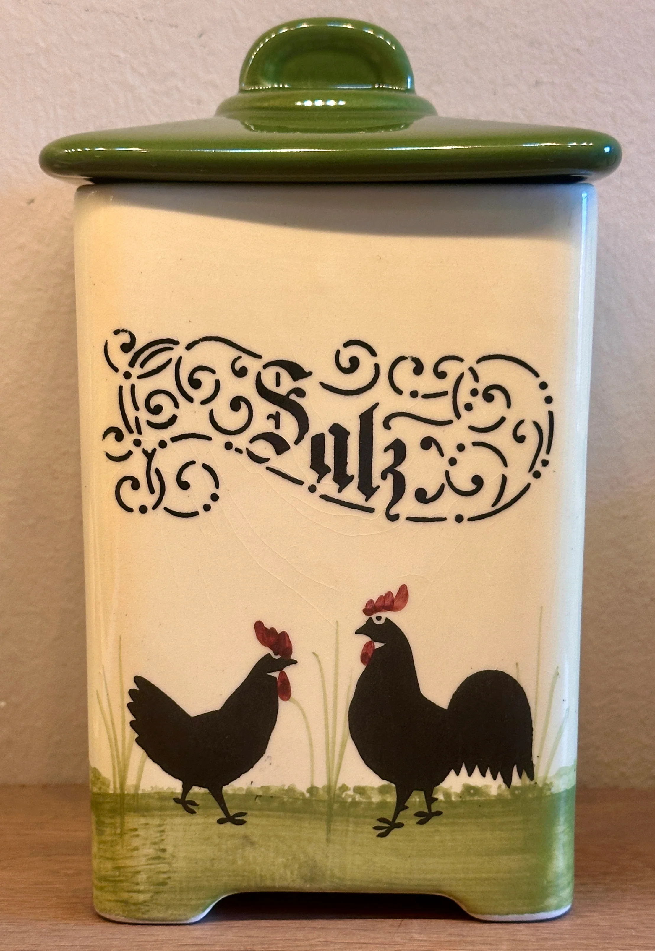 Voorraadpot – Zeller faience Germany (ouder stempel) – decor Hahn & Henne (Rooster & Hen) met opschrift SALZ- handbeschilderd
