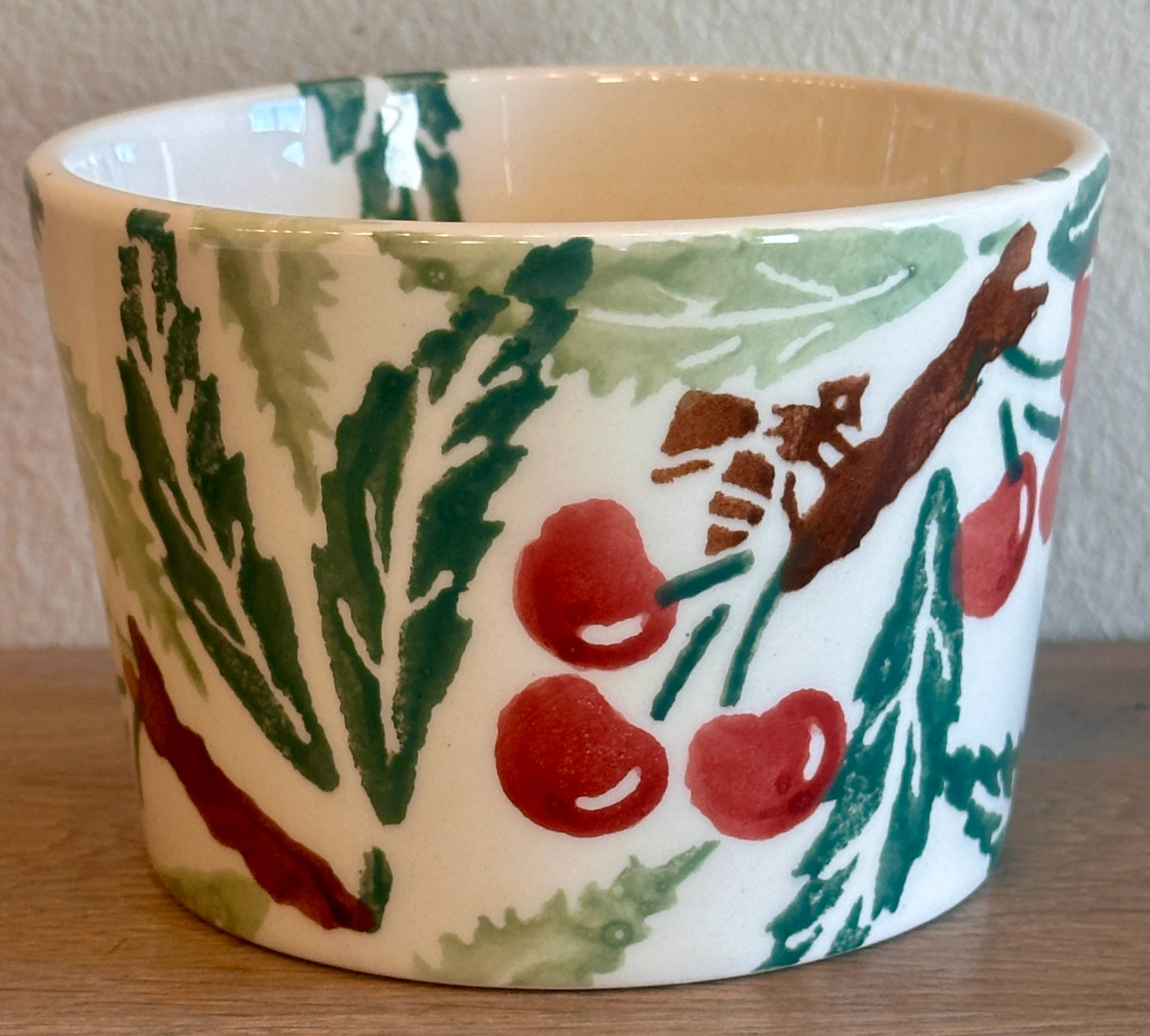 Potje / Schaaltje – Emma Brigdgewater Specially for Pineapple – Made in England – decor van kersen en groene bladeren