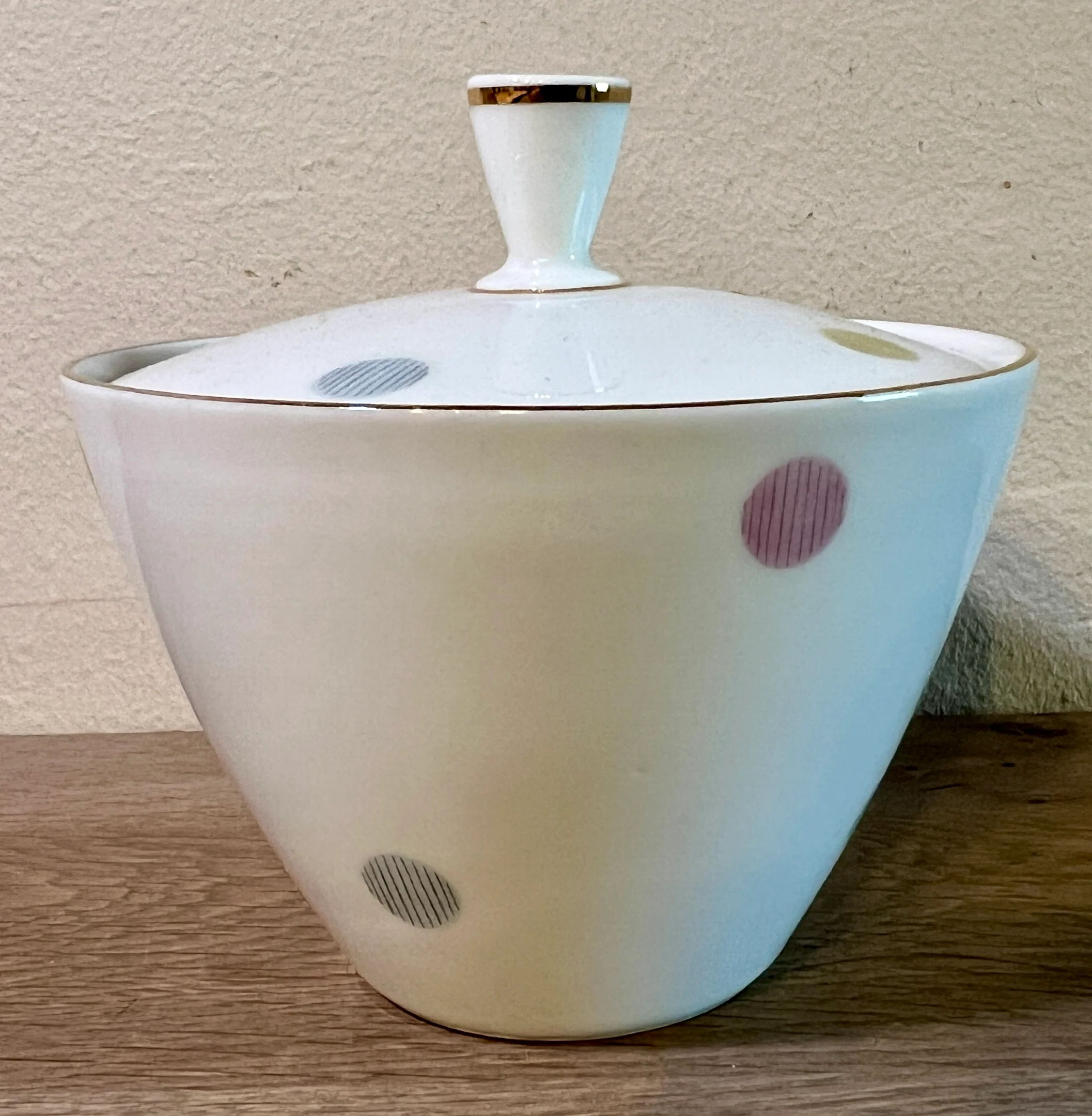 Suikerpot – Seltmann Weiden Bavaria – uitgevoerd porselein met polka dot decor ISOLDE in verschillende kleuren en goudkleurige accenten