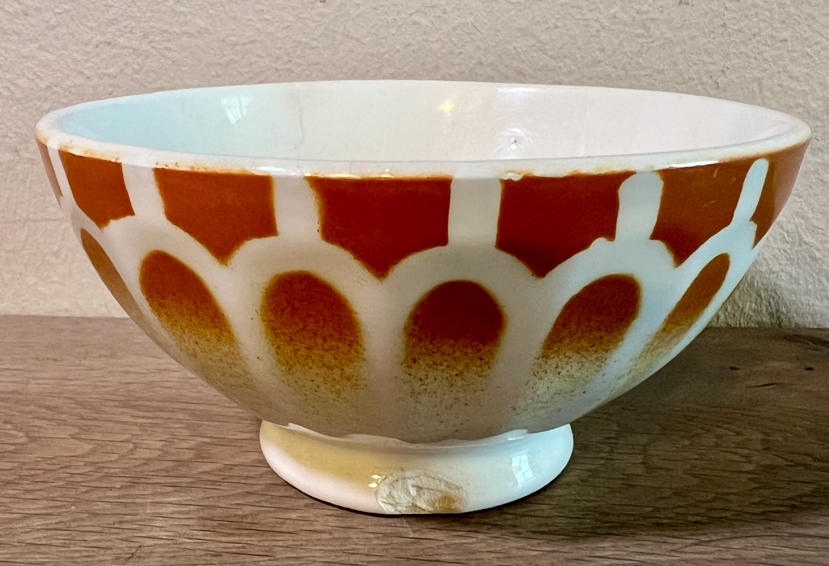 Kom / Cafe au lait kom – ongemerkt maar Frans (Digoin Sarreguemines) – decor uitgevoerd in oker kleur