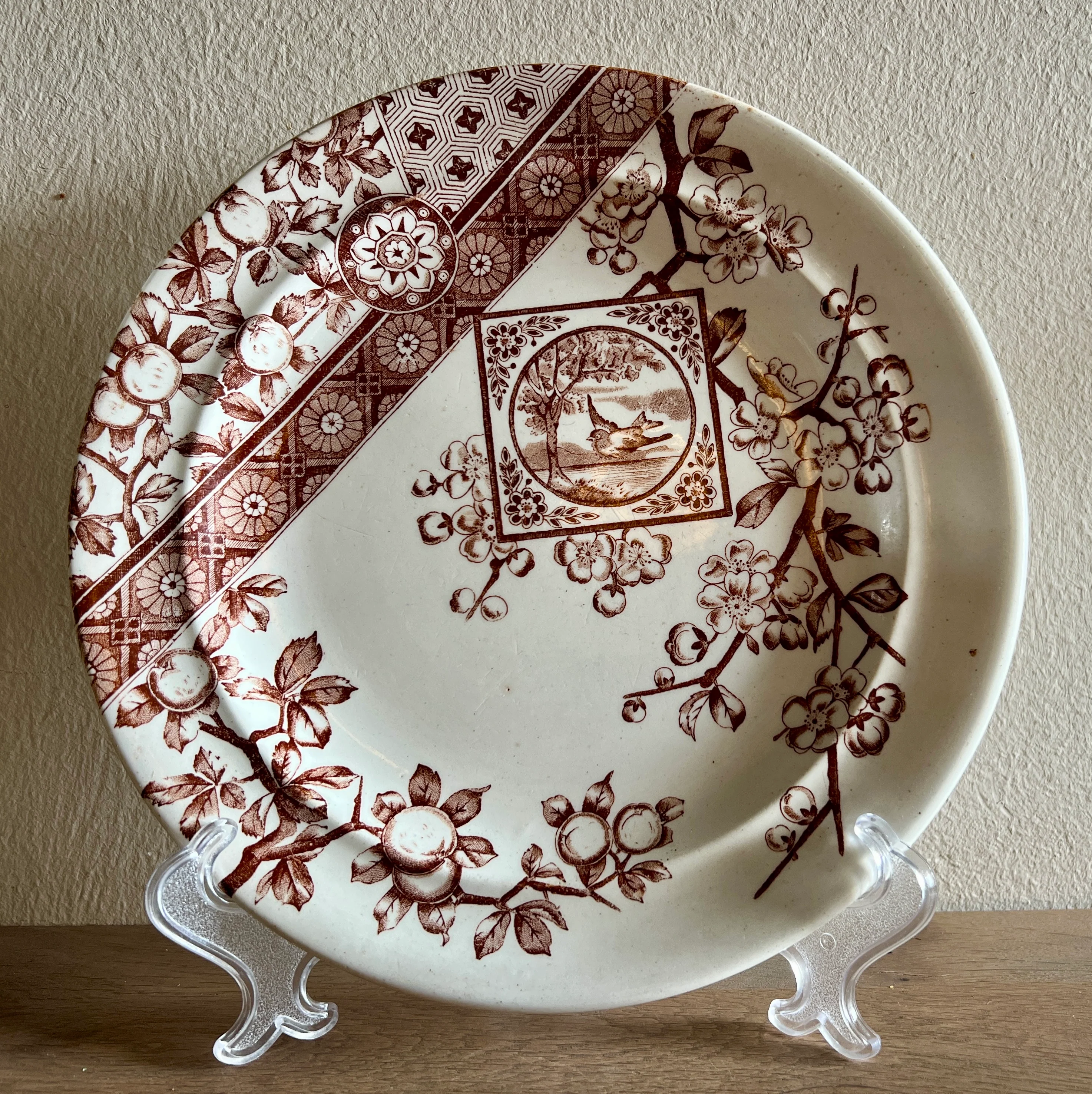 Dinerbord – Ridgway – decor DADO bruin met vliegend vogeltje en appelbloesem
