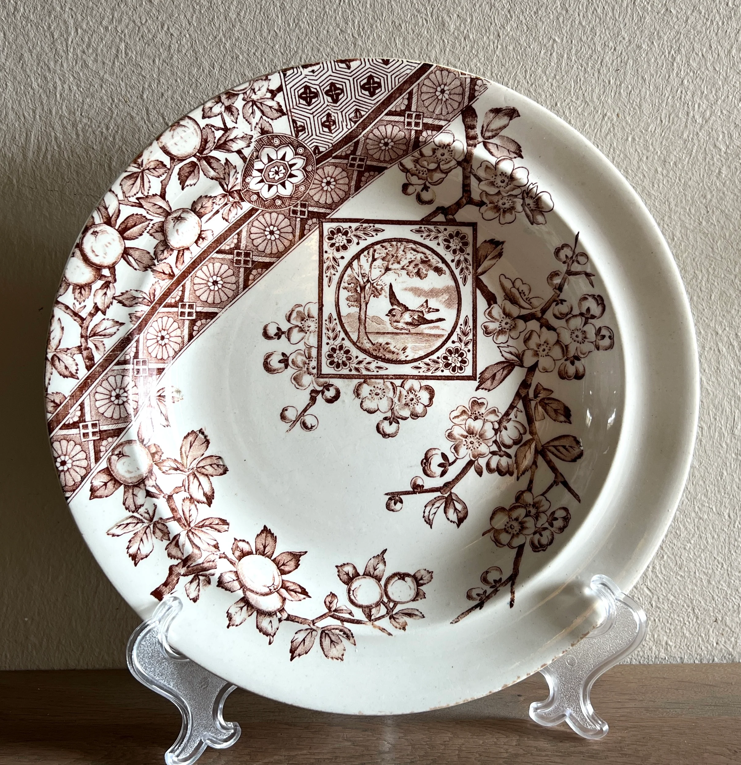 Diep bord / Soepbord / Pastabord – Ridgway – decor DADO bruin met vliegend vogeltje en appelbloesem