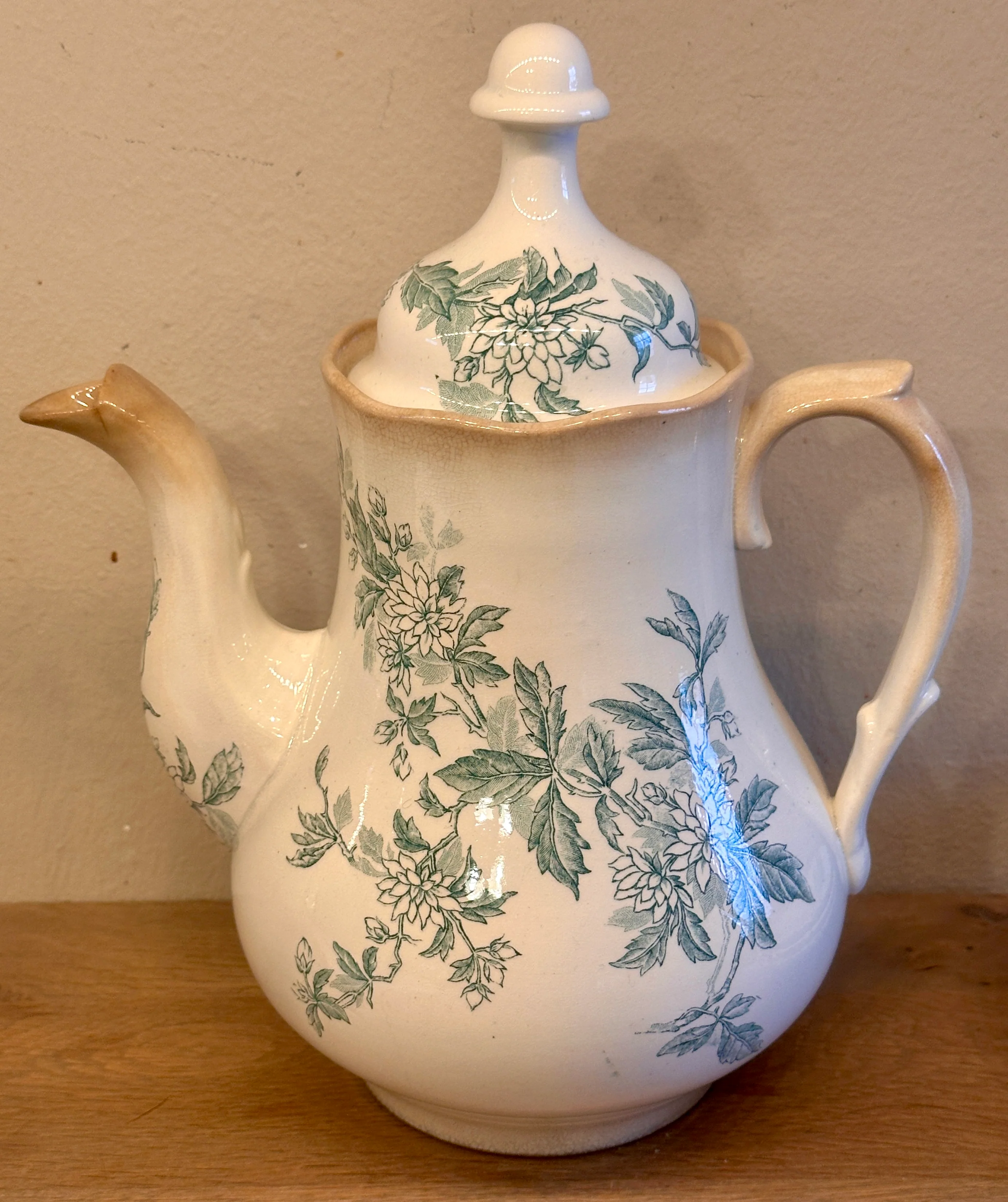 Koffiekan / Koffiepot – Societe Ceramique Maestricht – decor AURORE uitgevoerd in groen – circa 1885