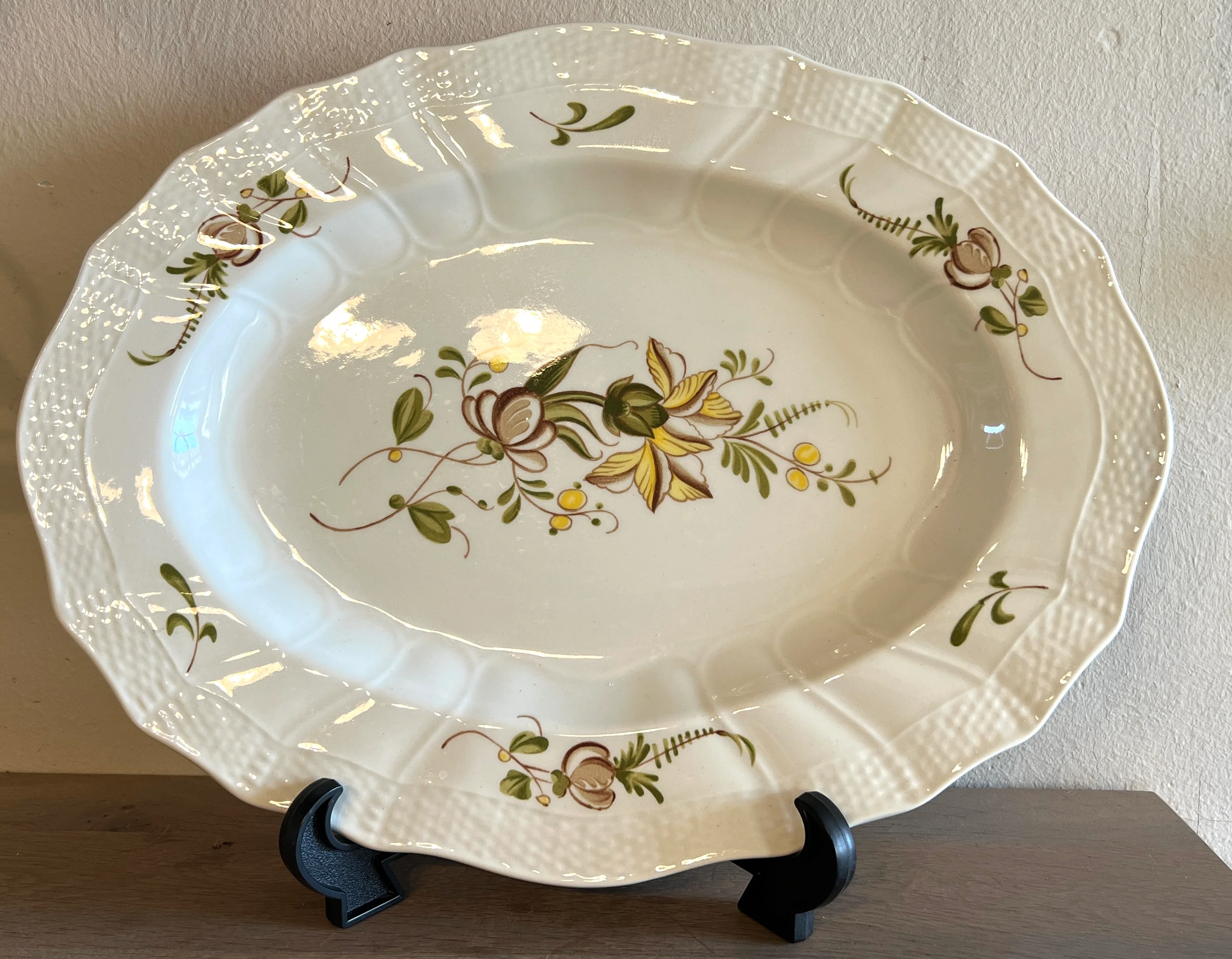 Schaal / Bord – groot, ovaal, model – Boch – decor BERGERAC – vorm OSIER