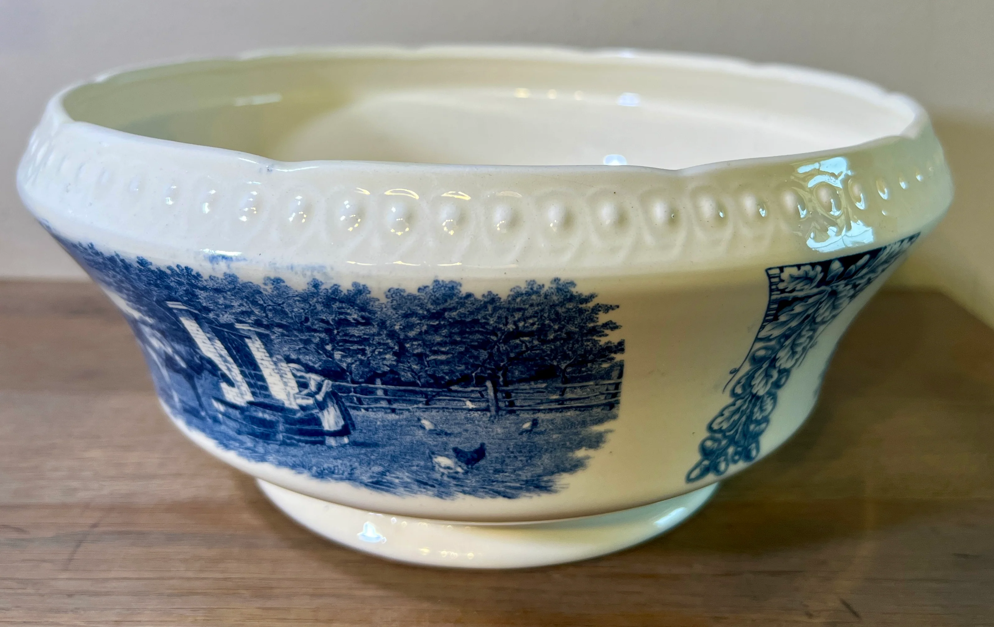Saladeschaal / Aardappelschaal – Societe Ceramique Maestricht – decor BOERENHOEVE uitgevoerd in blauw